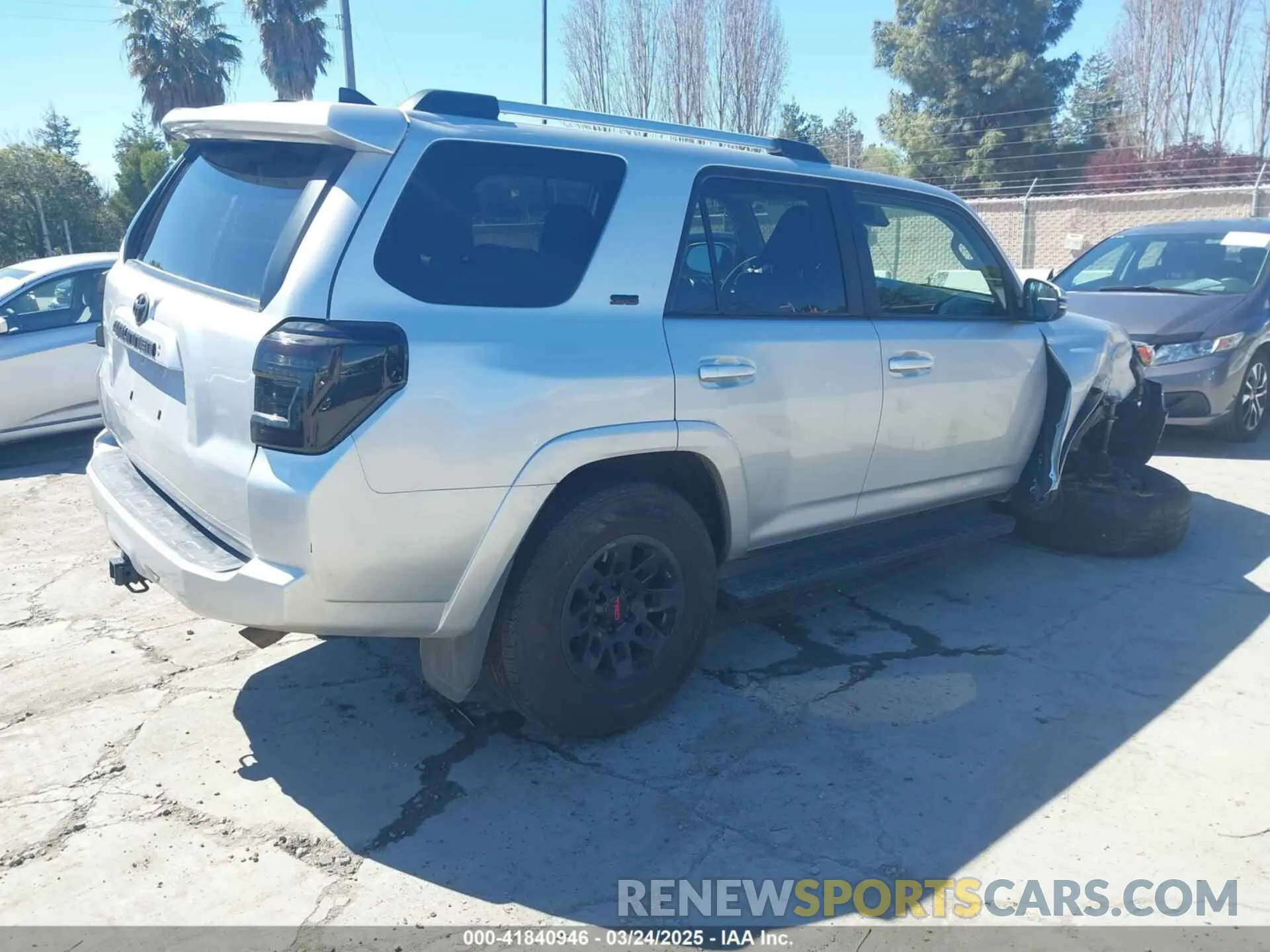 4 Photograph of a damaged car JTENU5JR6M5930932 TOYOTA 4RUNNER 2021