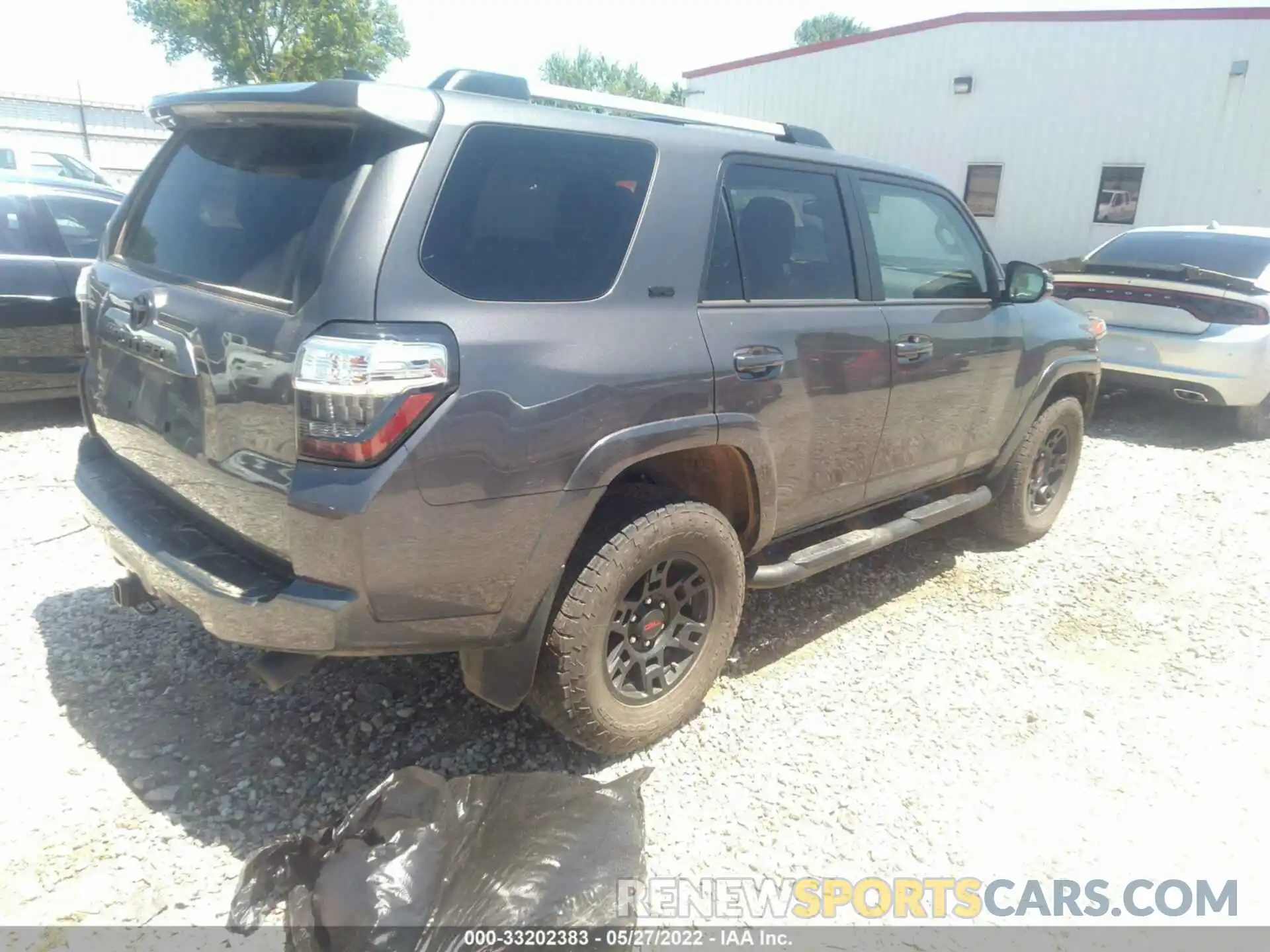 4 Photograph of a damaged car JTENU5JR6M5931739 TOYOTA 4RUNNER 2021