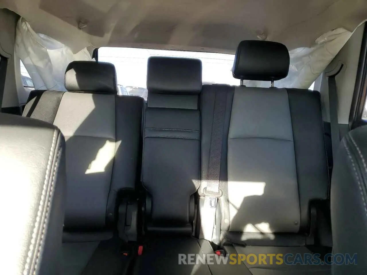 10 Photograph of a damaged car JTENU5JR6M5956415 TOYOTA 4RUNNER 2021
