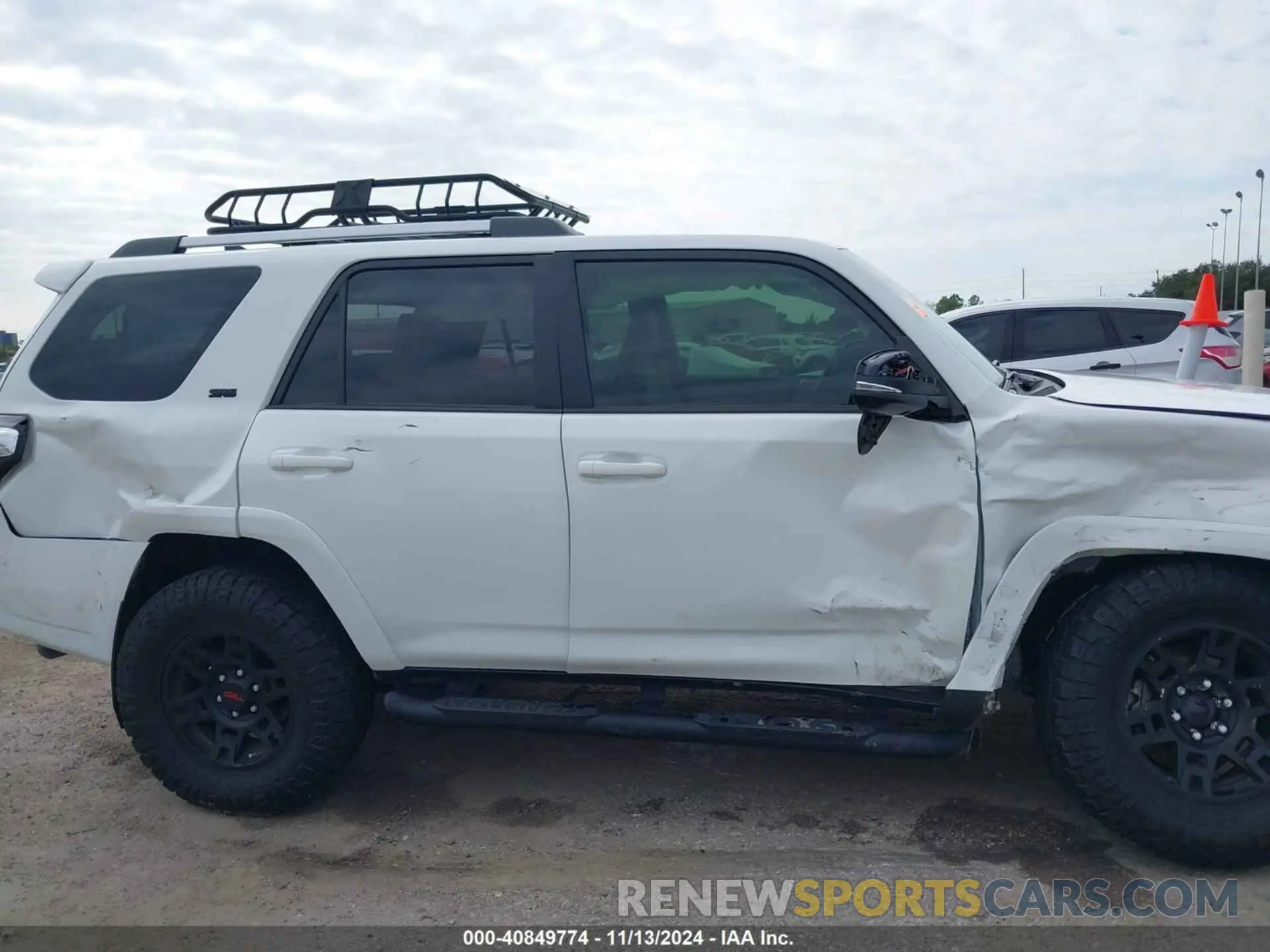 13 Photograph of a damaged car JTENU5JR7M5877853 TOYOTA 4RUNNER 2021