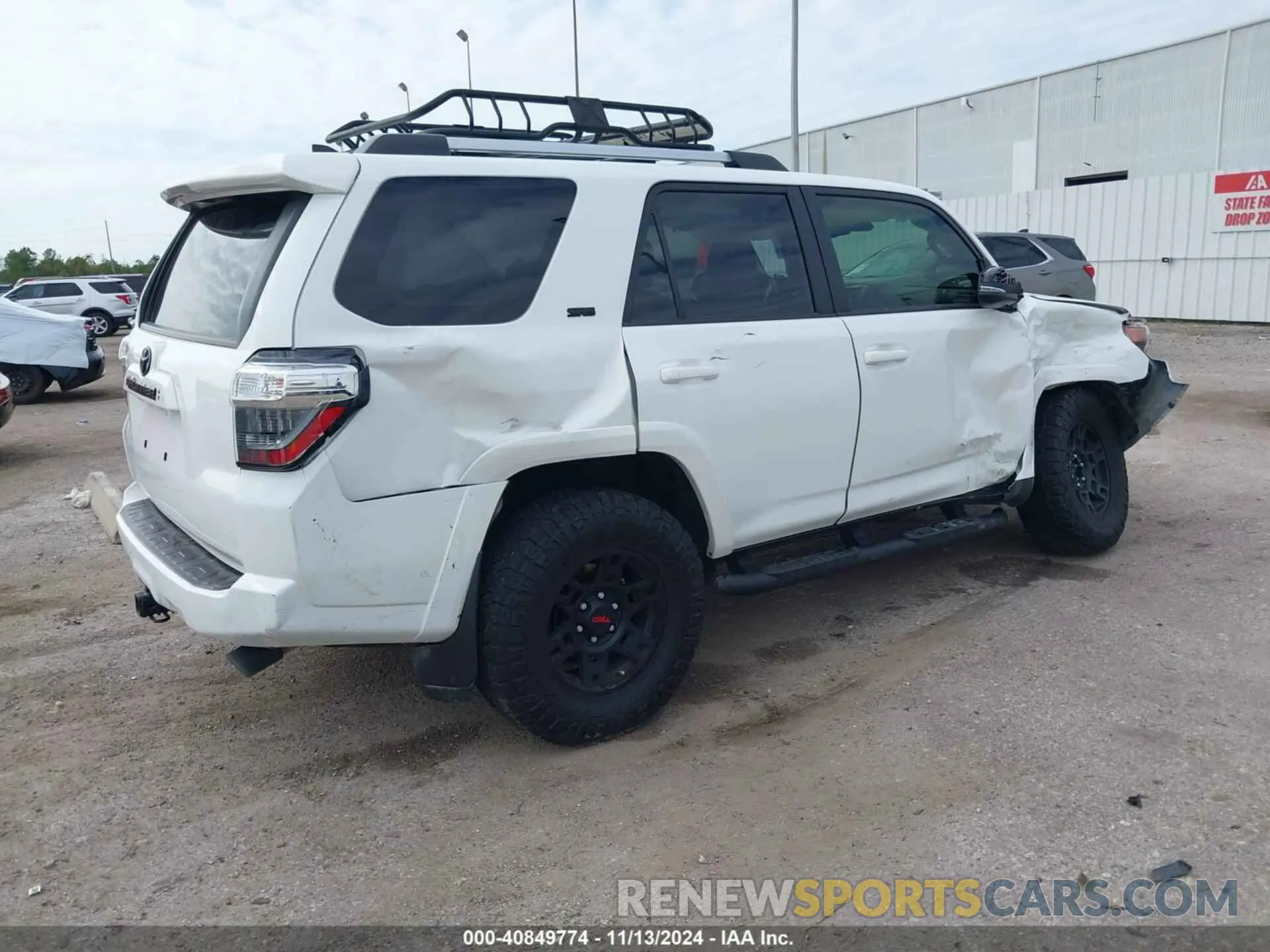 4 Photograph of a damaged car JTENU5JR7M5877853 TOYOTA 4RUNNER 2021