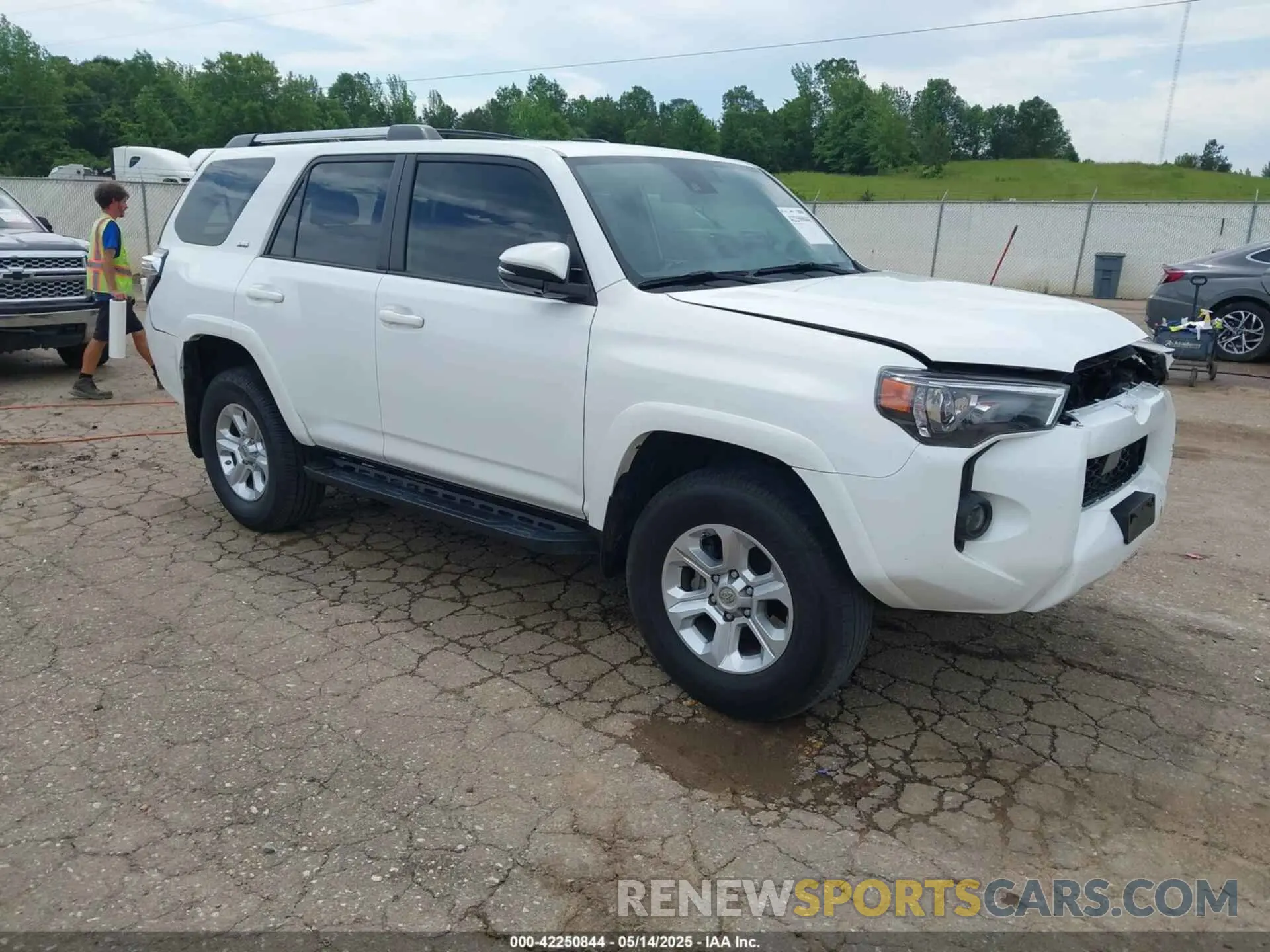 1 Photograph of a damaged car JTENU5JR7M5882244 TOYOTA 4RUNNER 2021