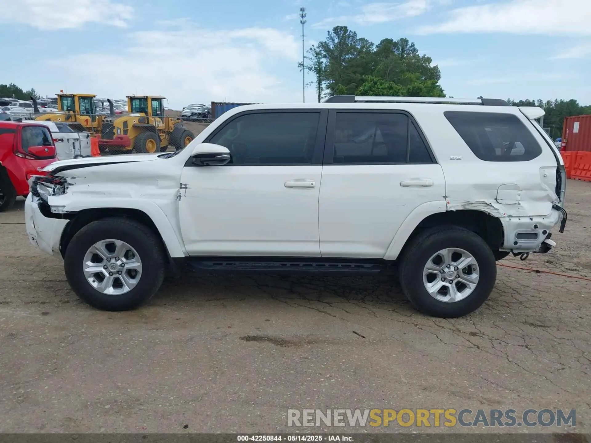 14 Photograph of a damaged car JTENU5JR7M5882244 TOYOTA 4RUNNER 2021