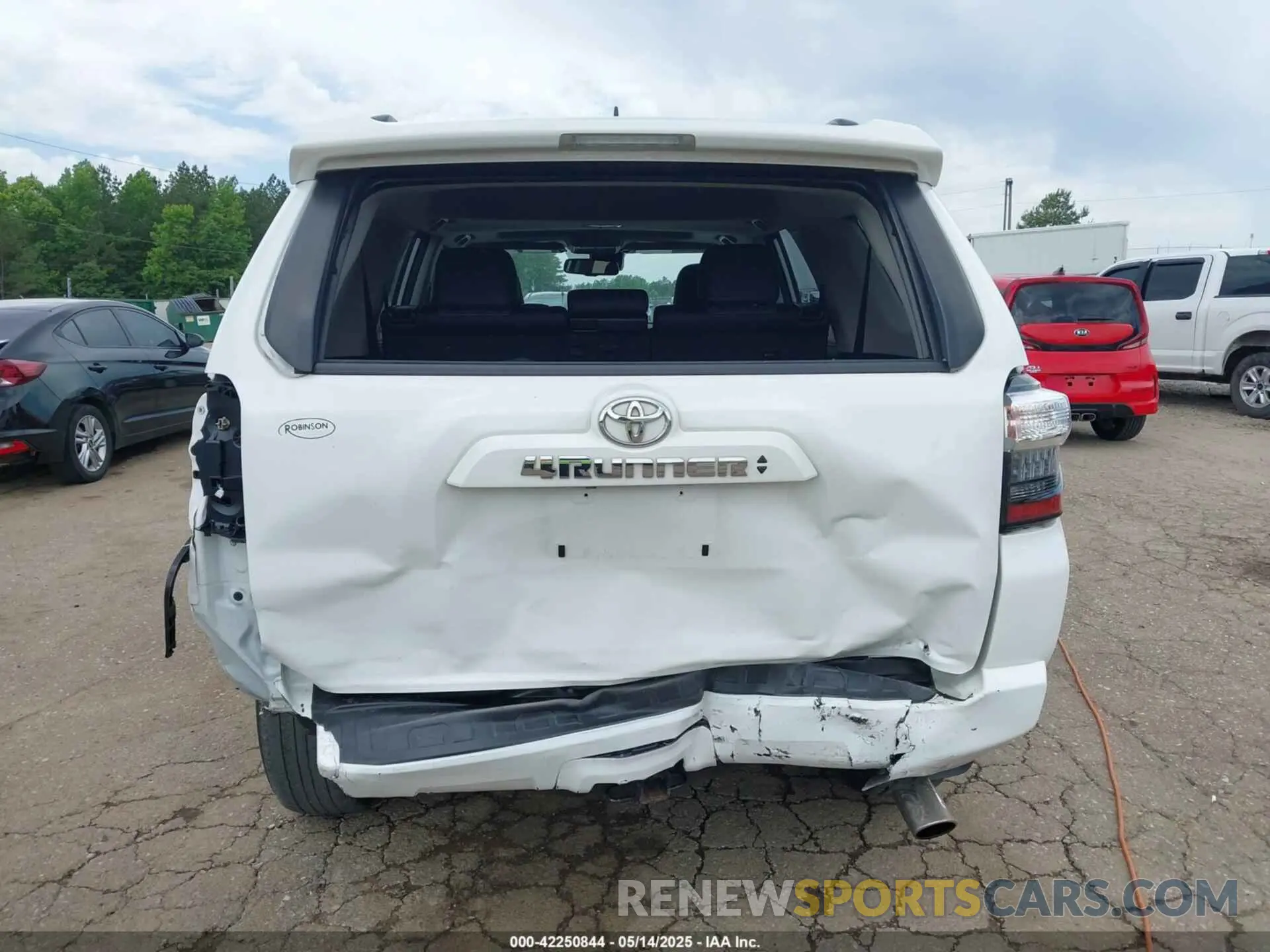 16 Photograph of a damaged car JTENU5JR7M5882244 TOYOTA 4RUNNER 2021
