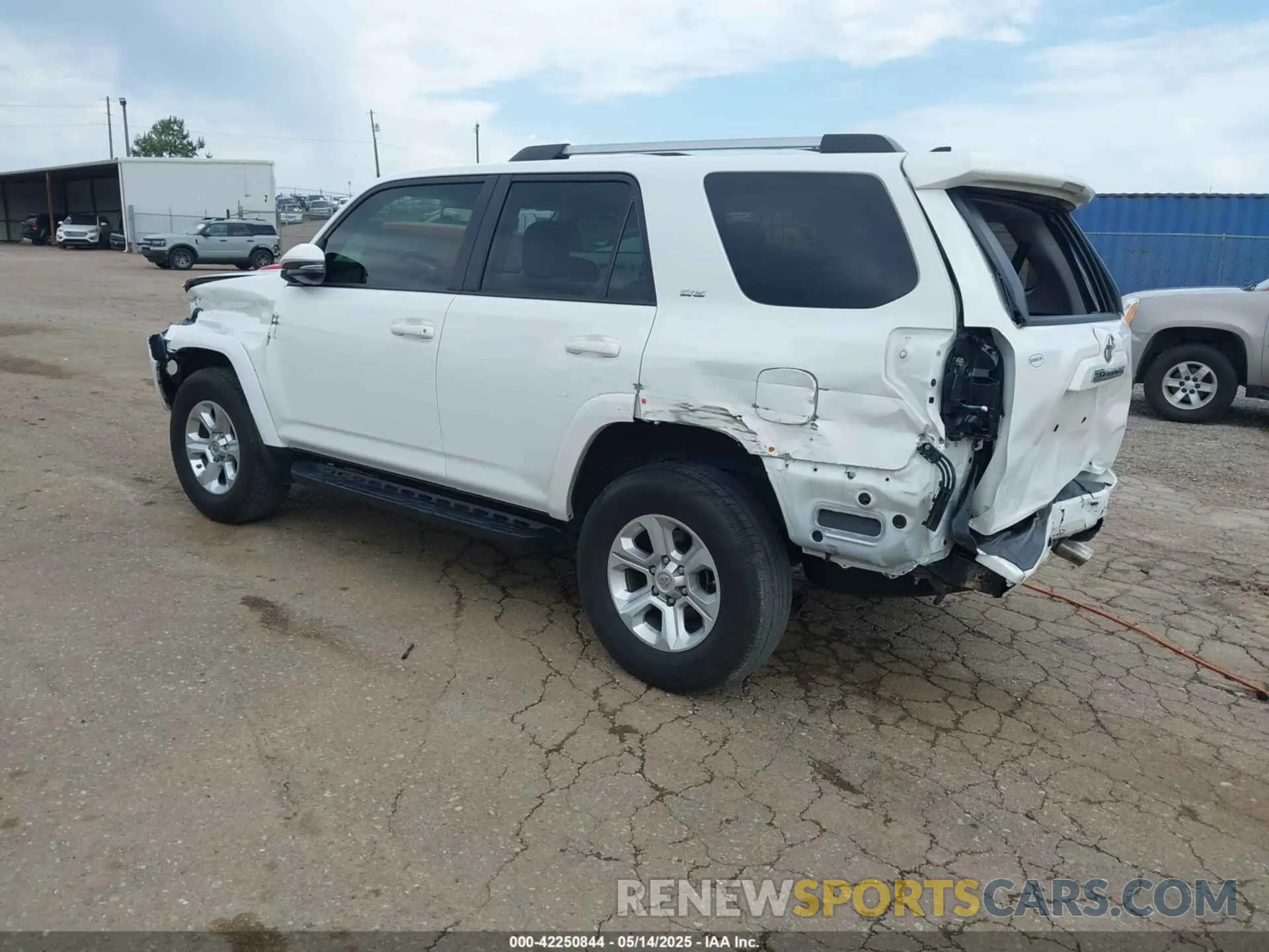 3 Photograph of a damaged car JTENU5JR7M5882244 TOYOTA 4RUNNER 2021
