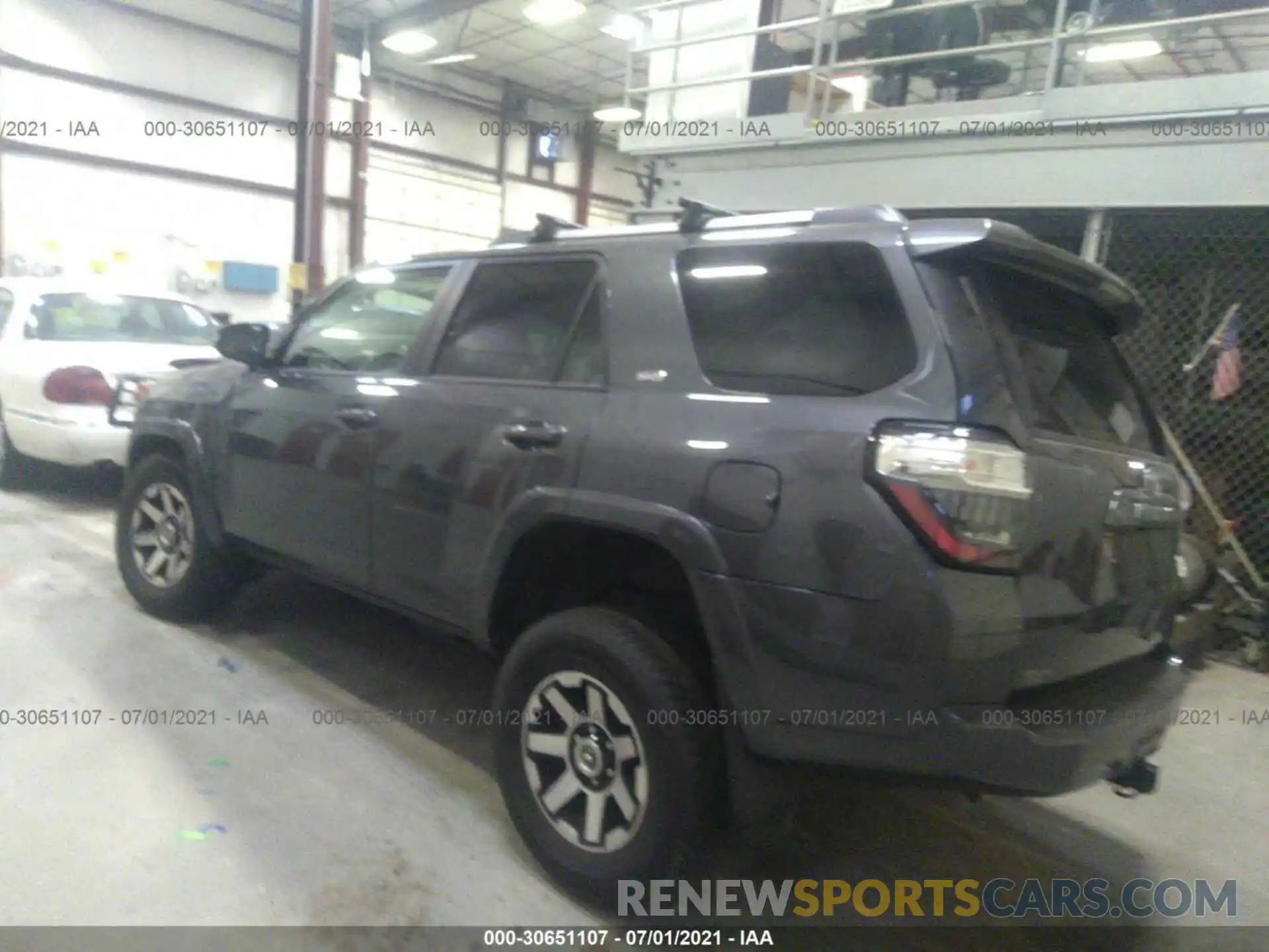 3 Photograph of a damaged car JTENU5JR8M5840746 TOYOTA 4RUNNER 2021