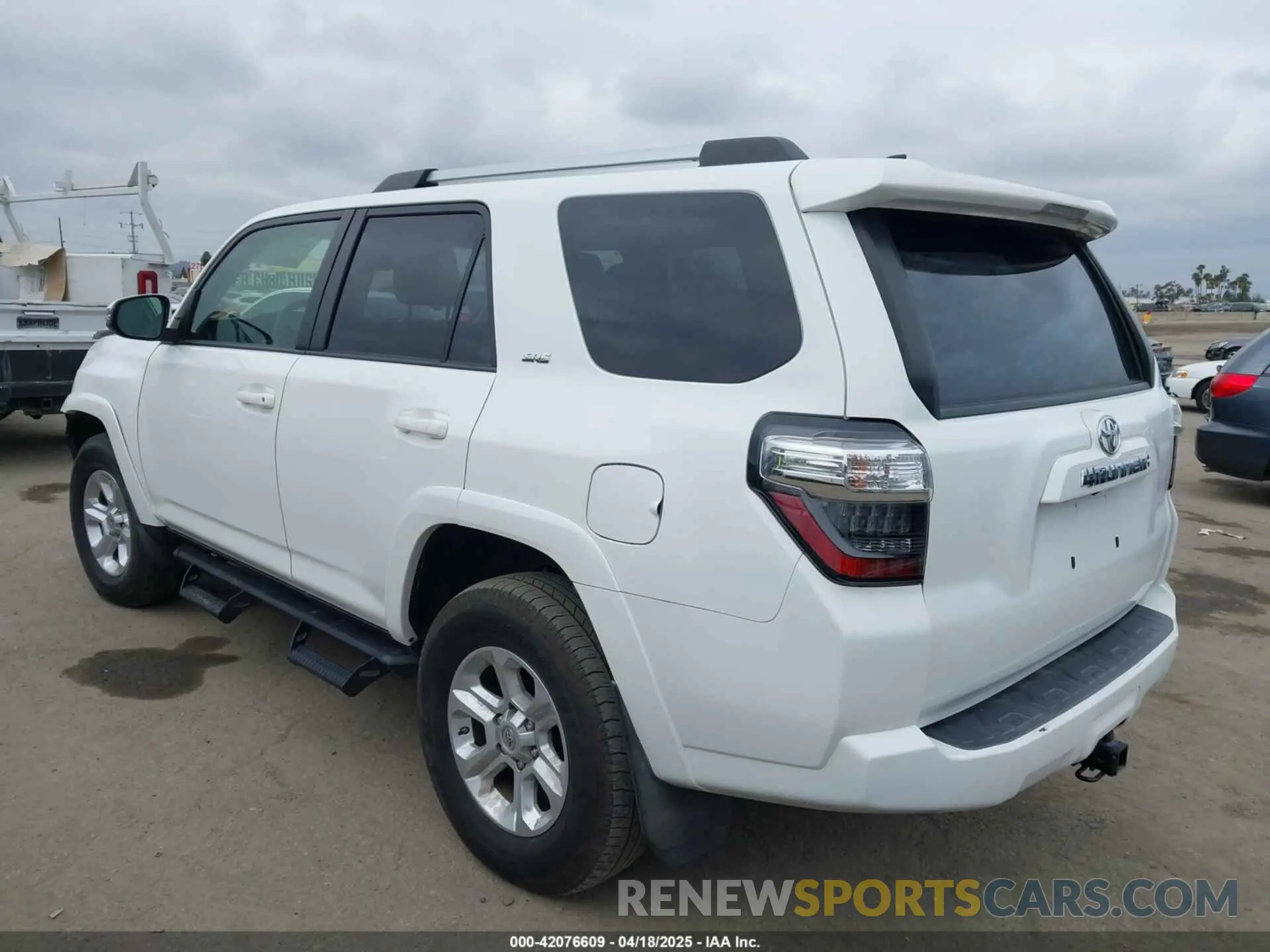 3 Photograph of a damaged car JTENU5JR8M5842660 TOYOTA 4RUNNER 2021
