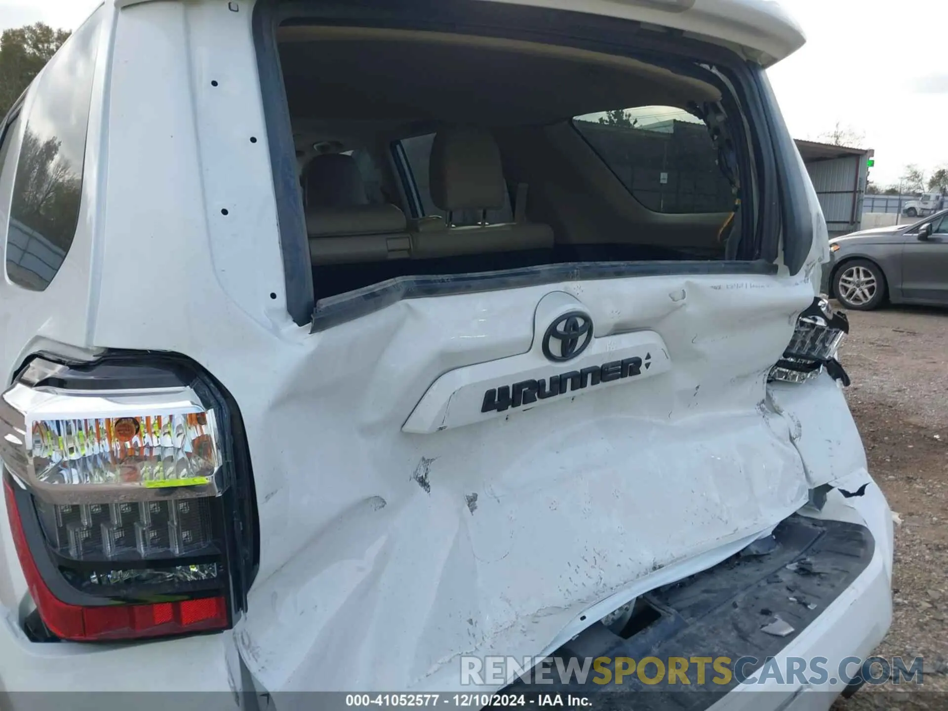 18 Photograph of a damaged car JTENU5JR8M5895911 TOYOTA 4RUNNER 2021