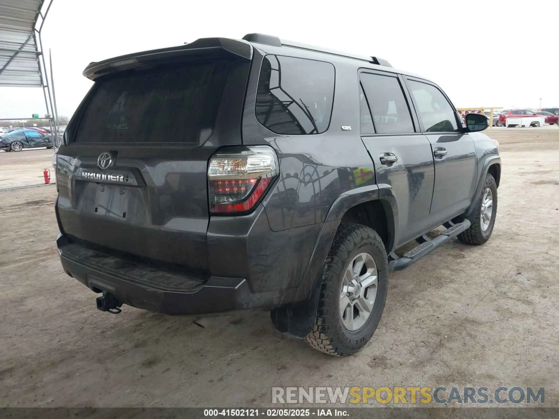 4 Photograph of a damaged car JTENU5JR9M5854073 TOYOTA 4RUNNER 2021
