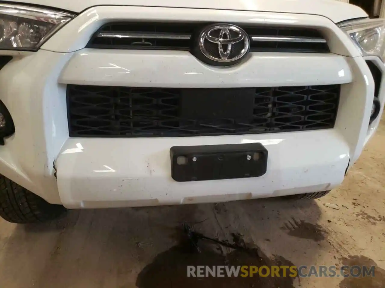 9 Photograph of a damaged car JTENU5JR9M5868491 TOYOTA 4RUNNER 2021