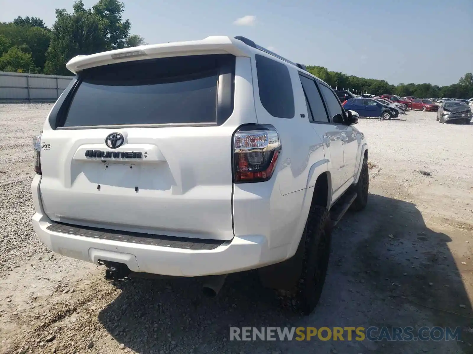 4 Photograph of a damaged car JTENU5JR9M5892368 TOYOTA 4RUNNER 2021