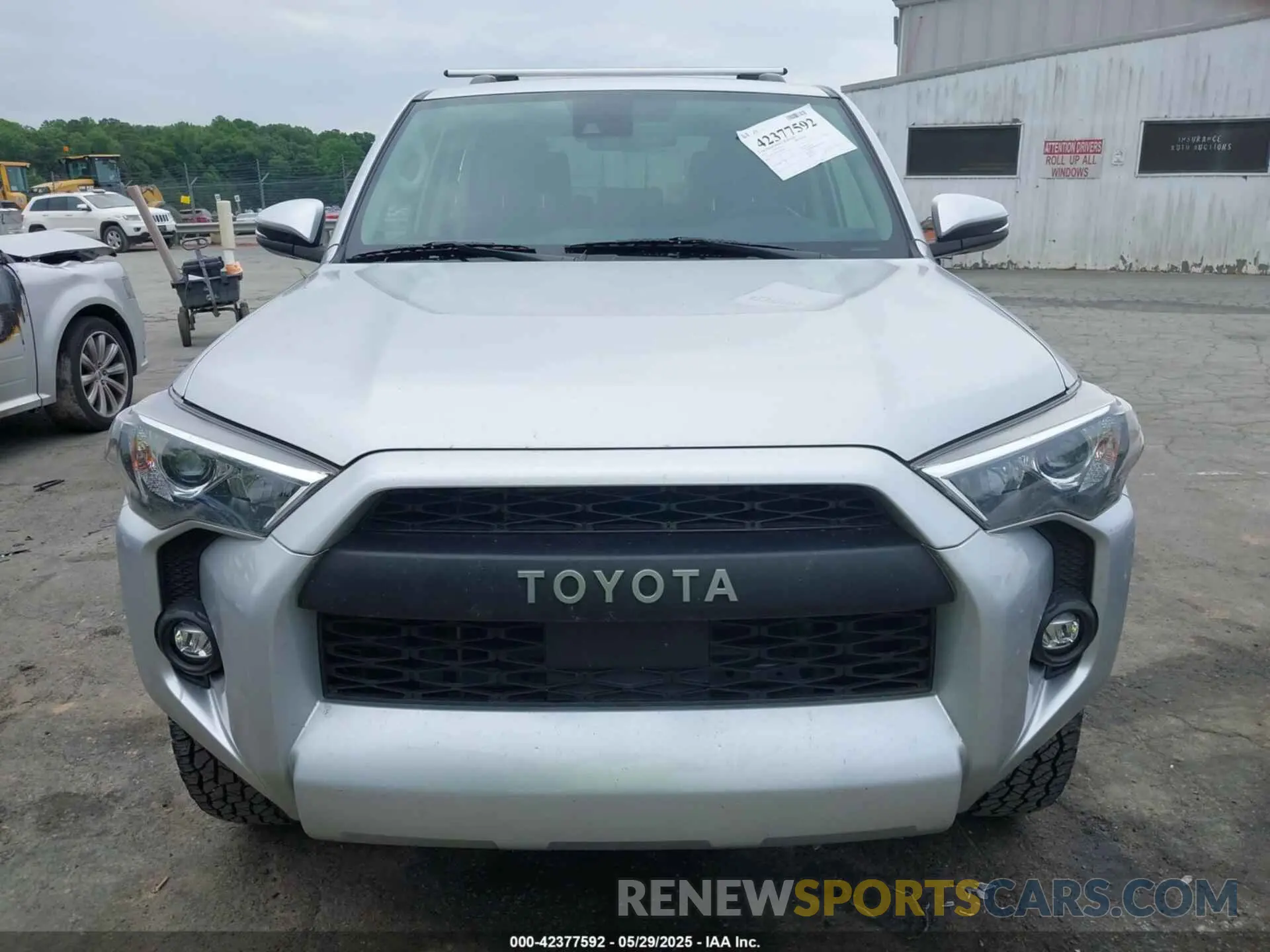 11 Photograph of a damaged car JTENU5JR9M5930584 TOYOTA 4RUNNER 2021