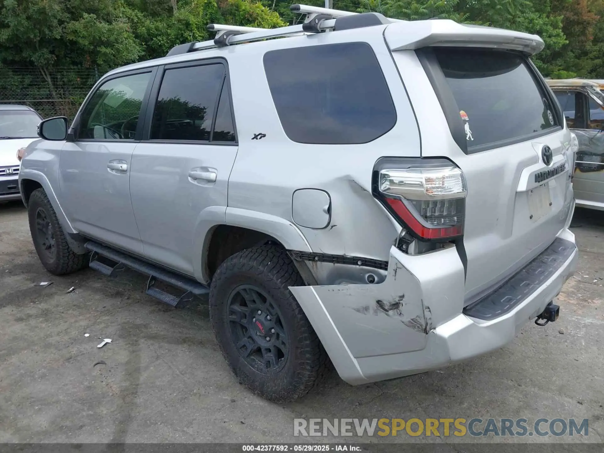 3 Photograph of a damaged car JTENU5JR9M5930584 TOYOTA 4RUNNER 2021
