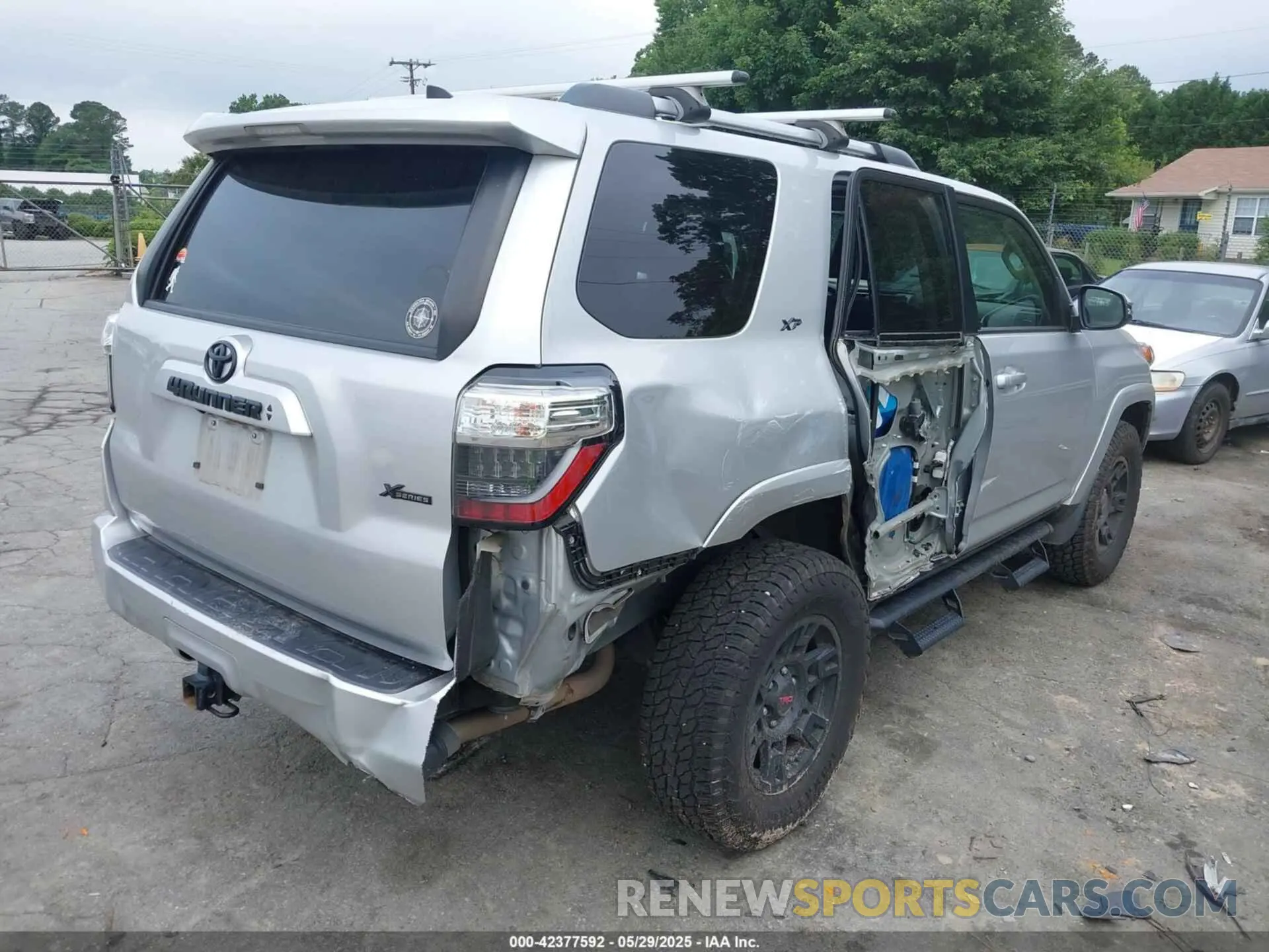 4 Photograph of a damaged car JTENU5JR9M5930584 TOYOTA 4RUNNER 2021