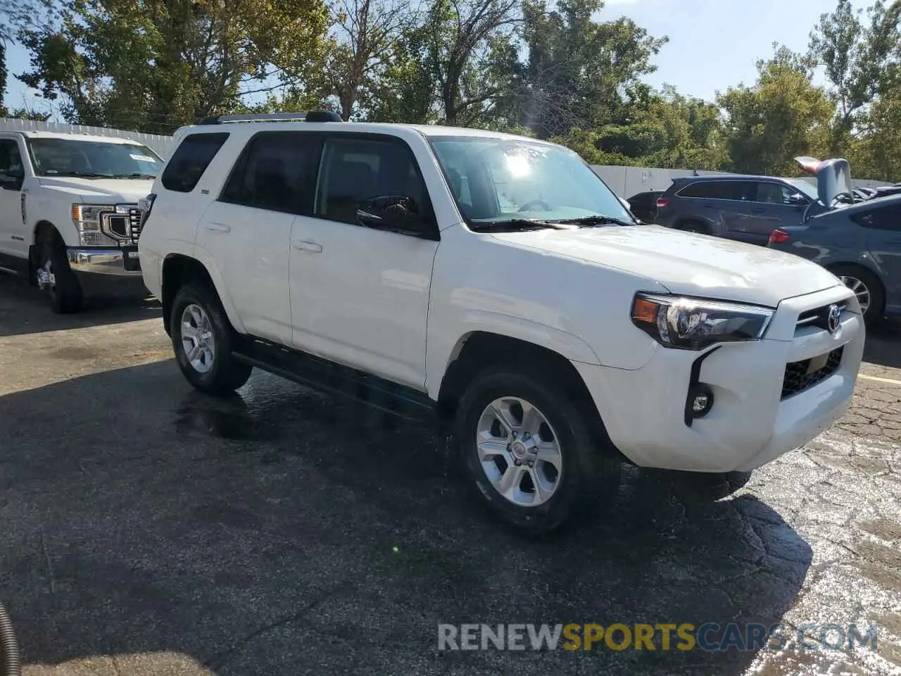 4 Photograph of a damaged car JTENU5JR9M5930861 TOYOTA 4RUNNER 2021