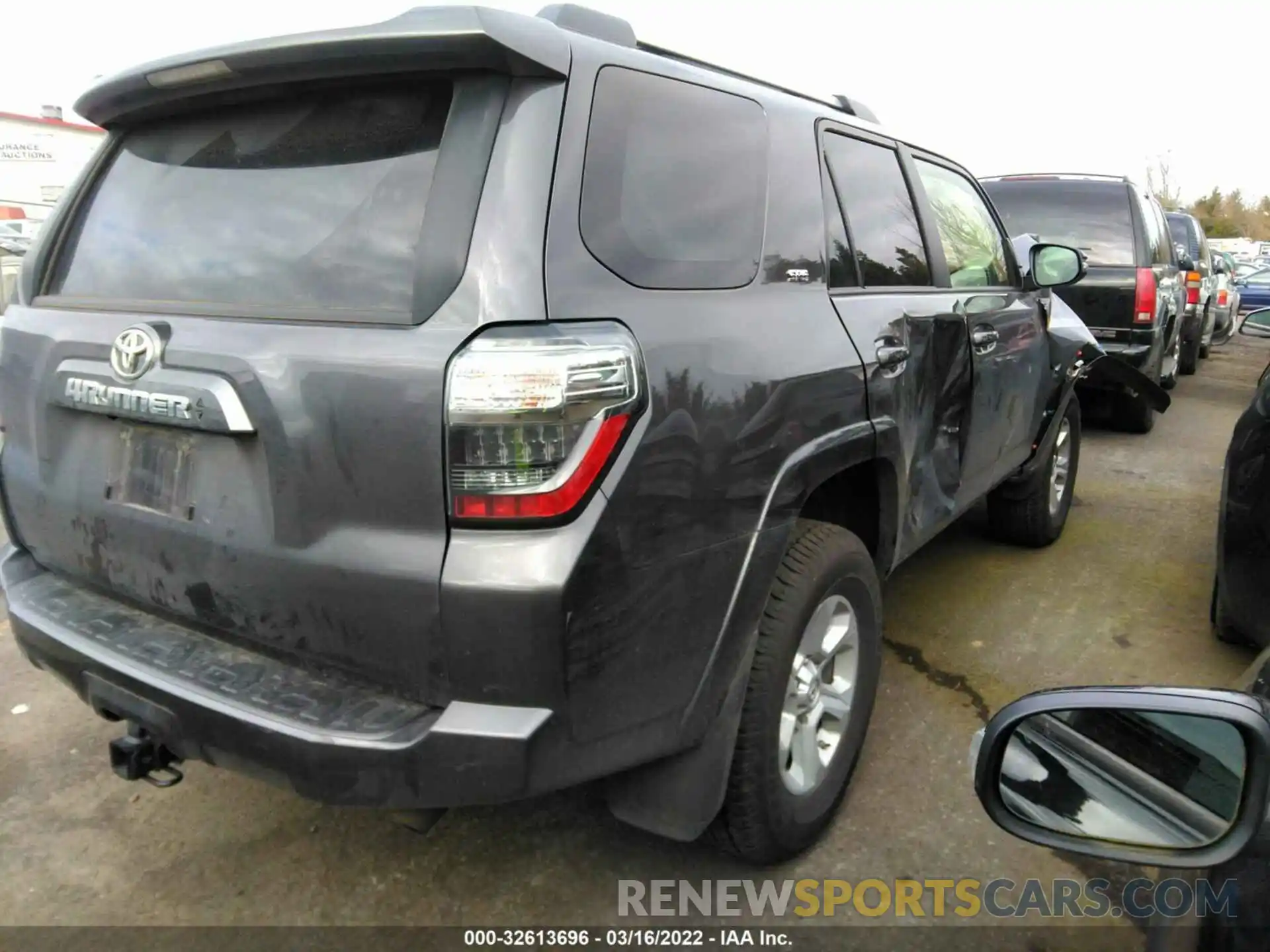 4 Photograph of a damaged car JTENU5JRXM5961438 TOYOTA 4RUNNER 2021