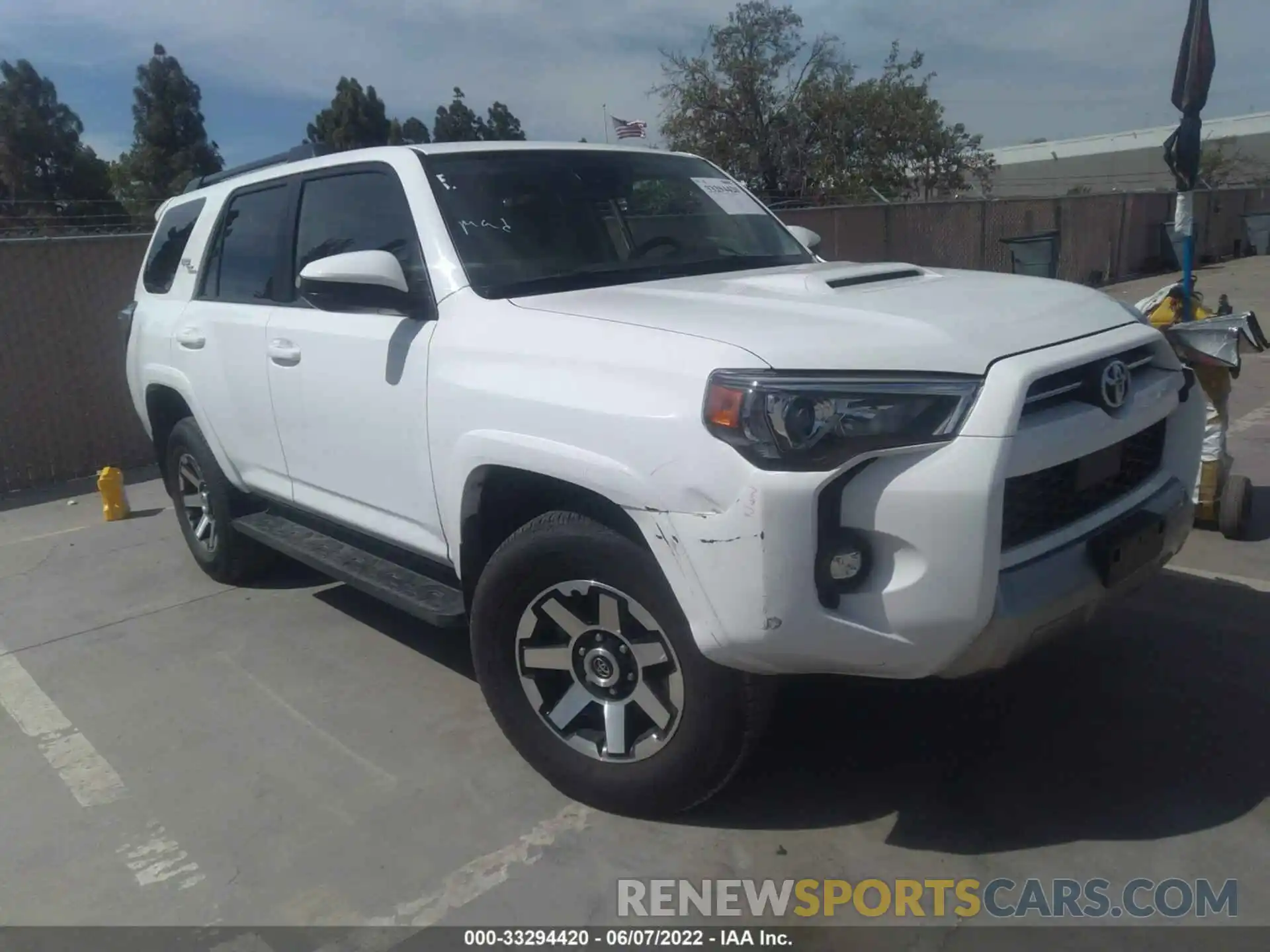 1 Photograph of a damaged car JTEPU5JR0M5931938 TOYOTA 4RUNNER 2021