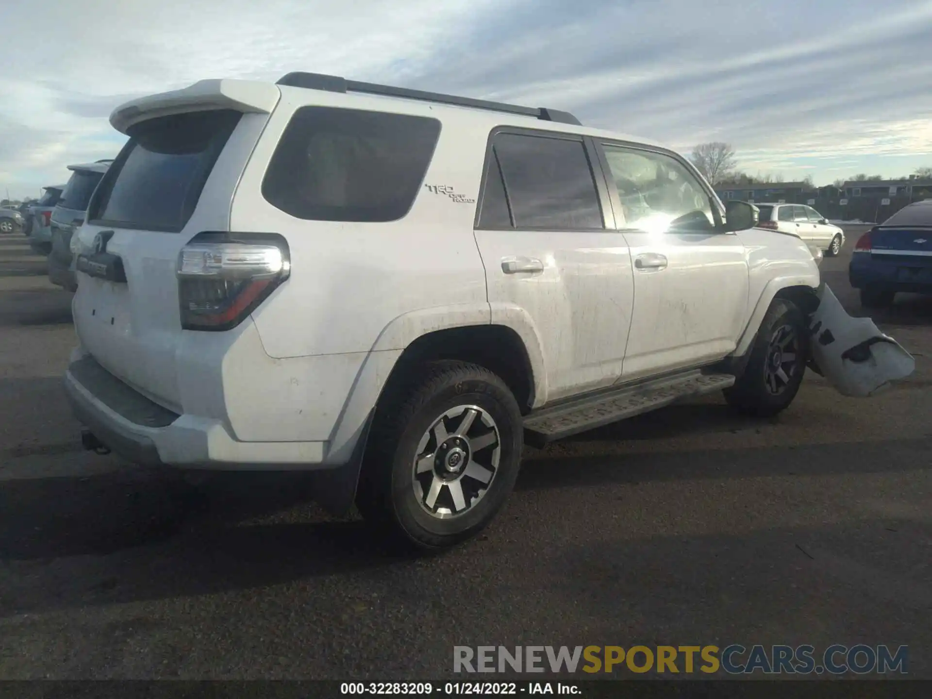 4 Photograph of a damaged car JTEPU5JR0M5936685 TOYOTA 4RUNNER 2021