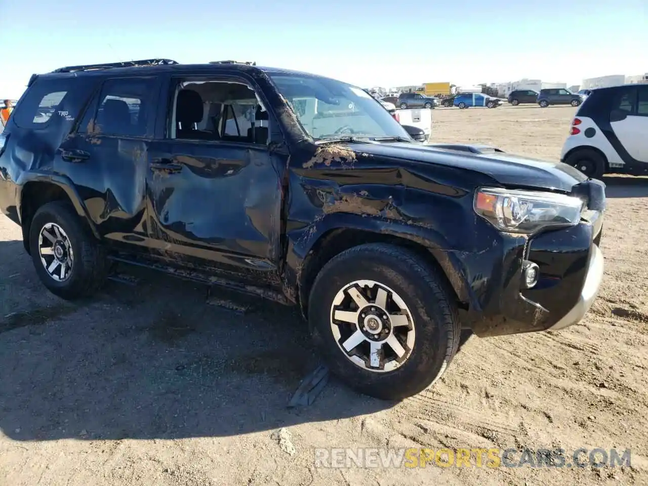 4 Photograph of a damaged car JTEPU5JR2M5873296 TOYOTA 4RUNNER 2021