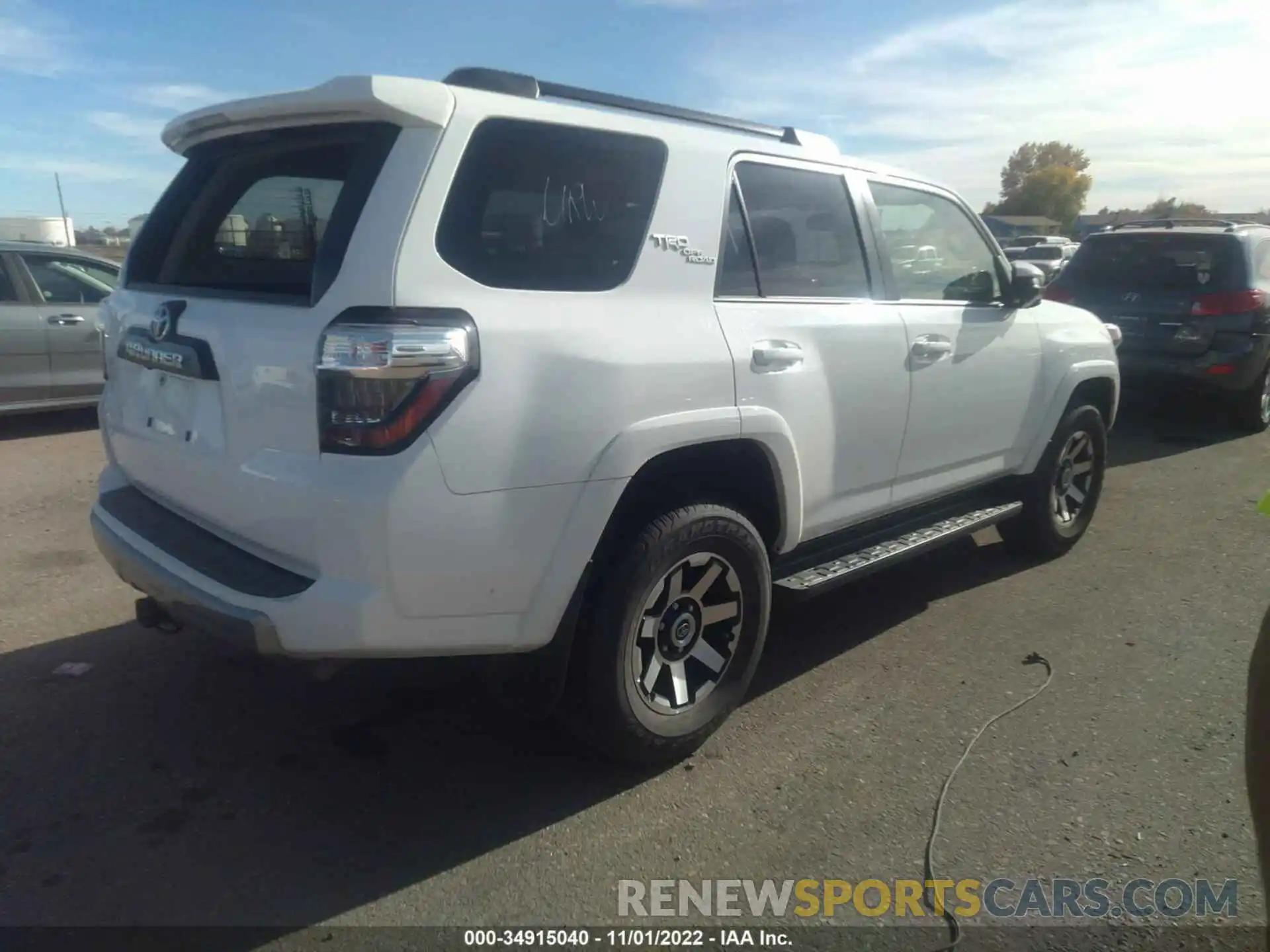 4 Photograph of a damaged car JTEPU5JR2M5929401 TOYOTA 4RUNNER 2021