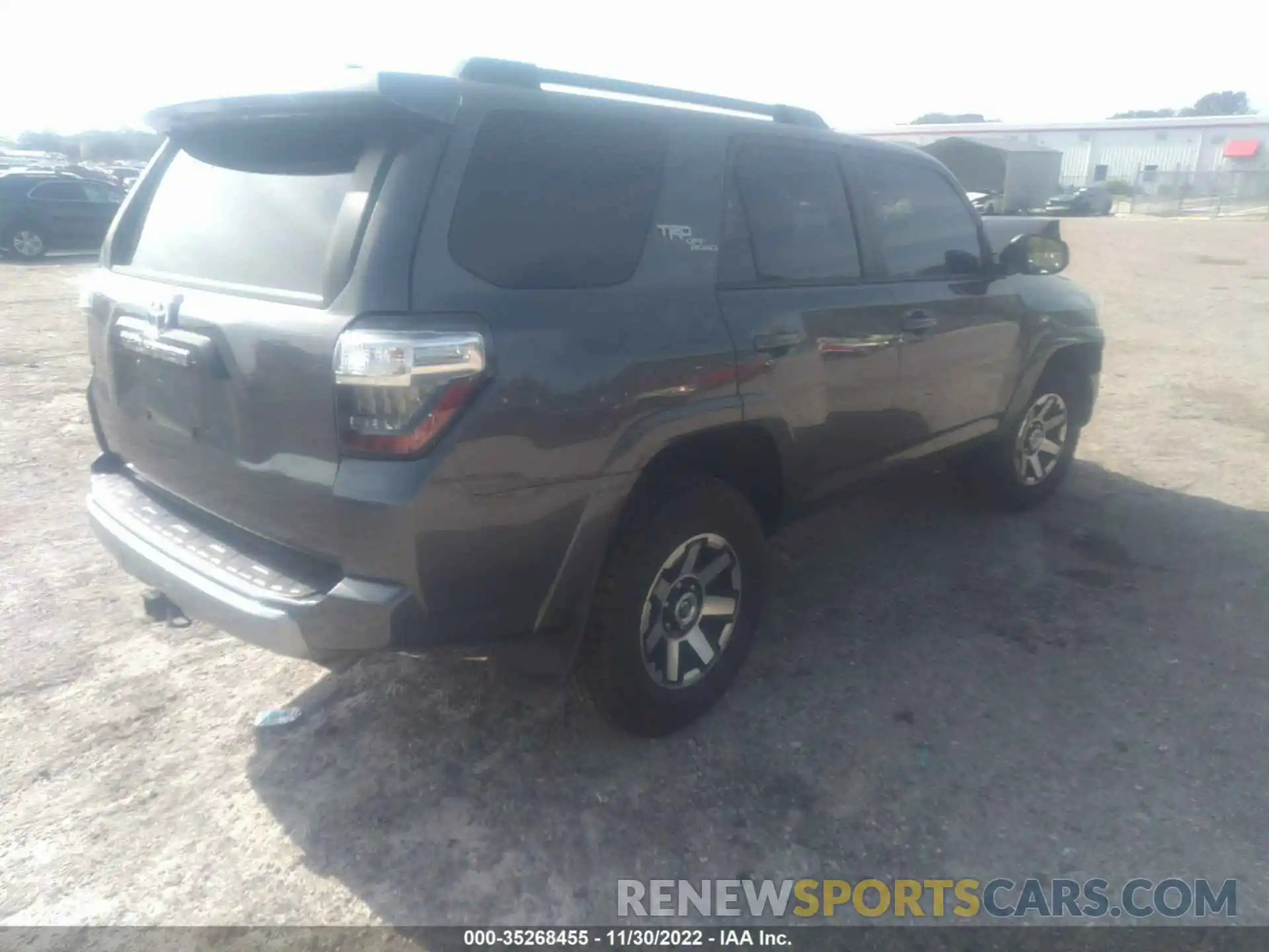 4 Photograph of a damaged car JTEPU5JR2M5931231 TOYOTA 4RUNNER 2021