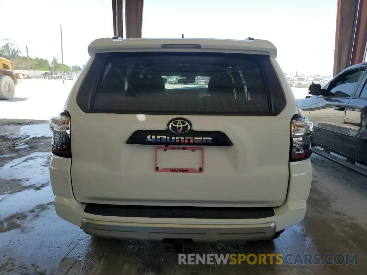 6 Photograph of a damaged car JTEPU5JR2M5963841 TOYOTA 4RUNNER 2021