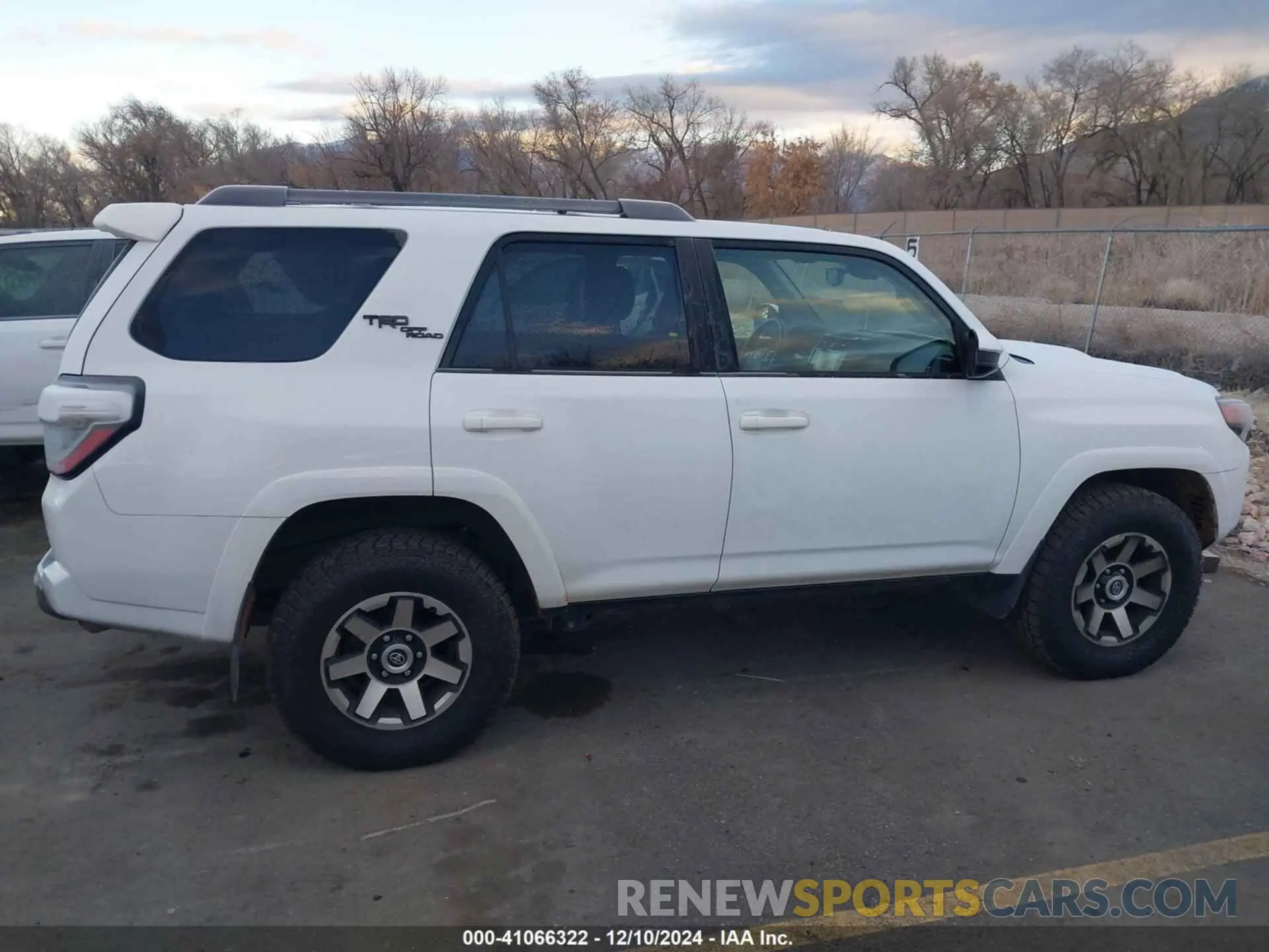 11 Photograph of a damaged car JTEPU5JR3M5918035 TOYOTA 4RUNNER 2021