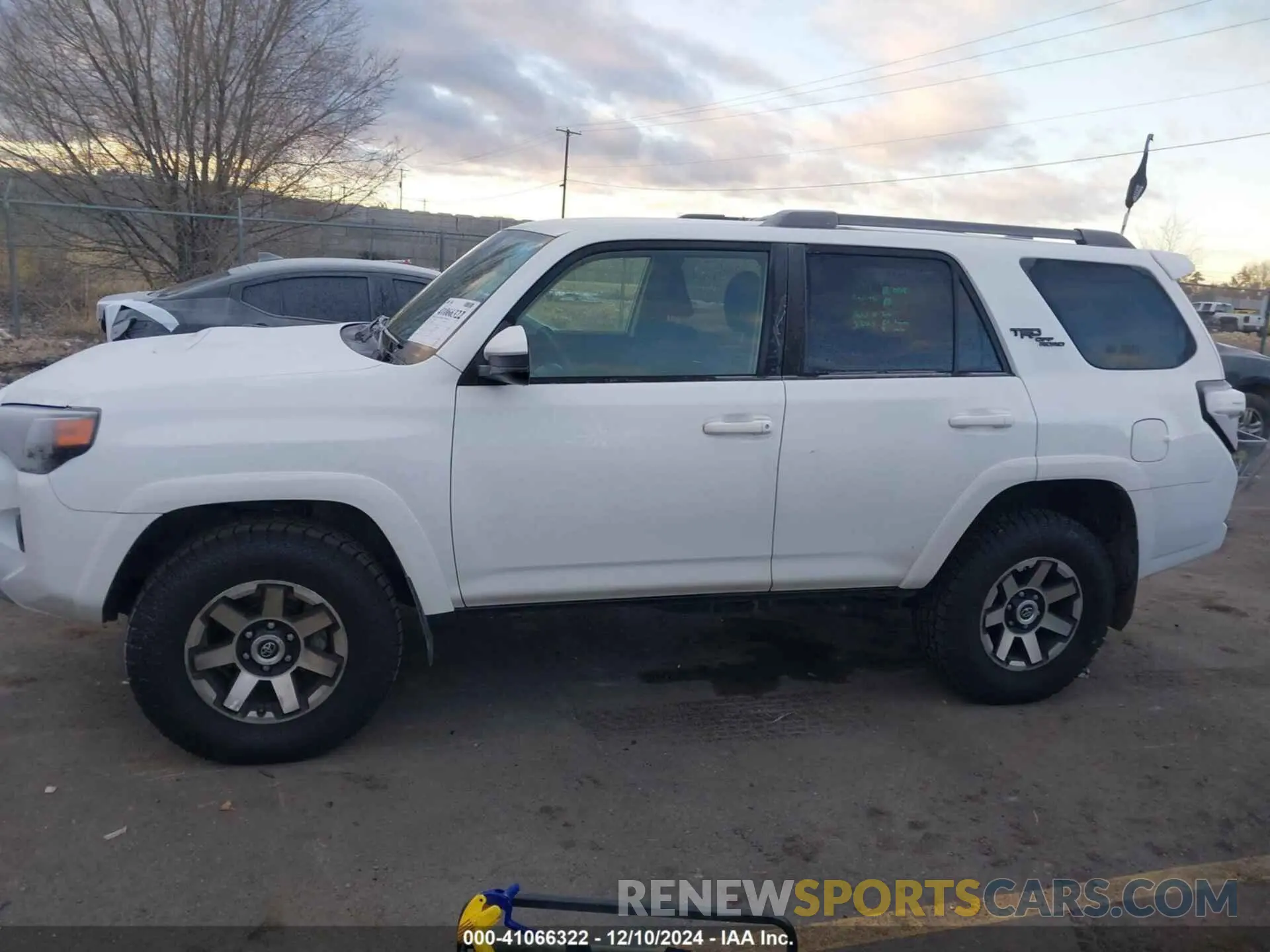 12 Photograph of a damaged car JTEPU5JR3M5918035 TOYOTA 4RUNNER 2021