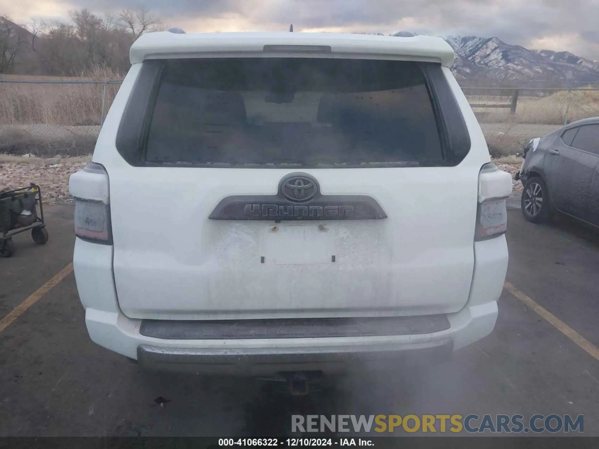 14 Photograph of a damaged car JTEPU5JR3M5918035 TOYOTA 4RUNNER 2021