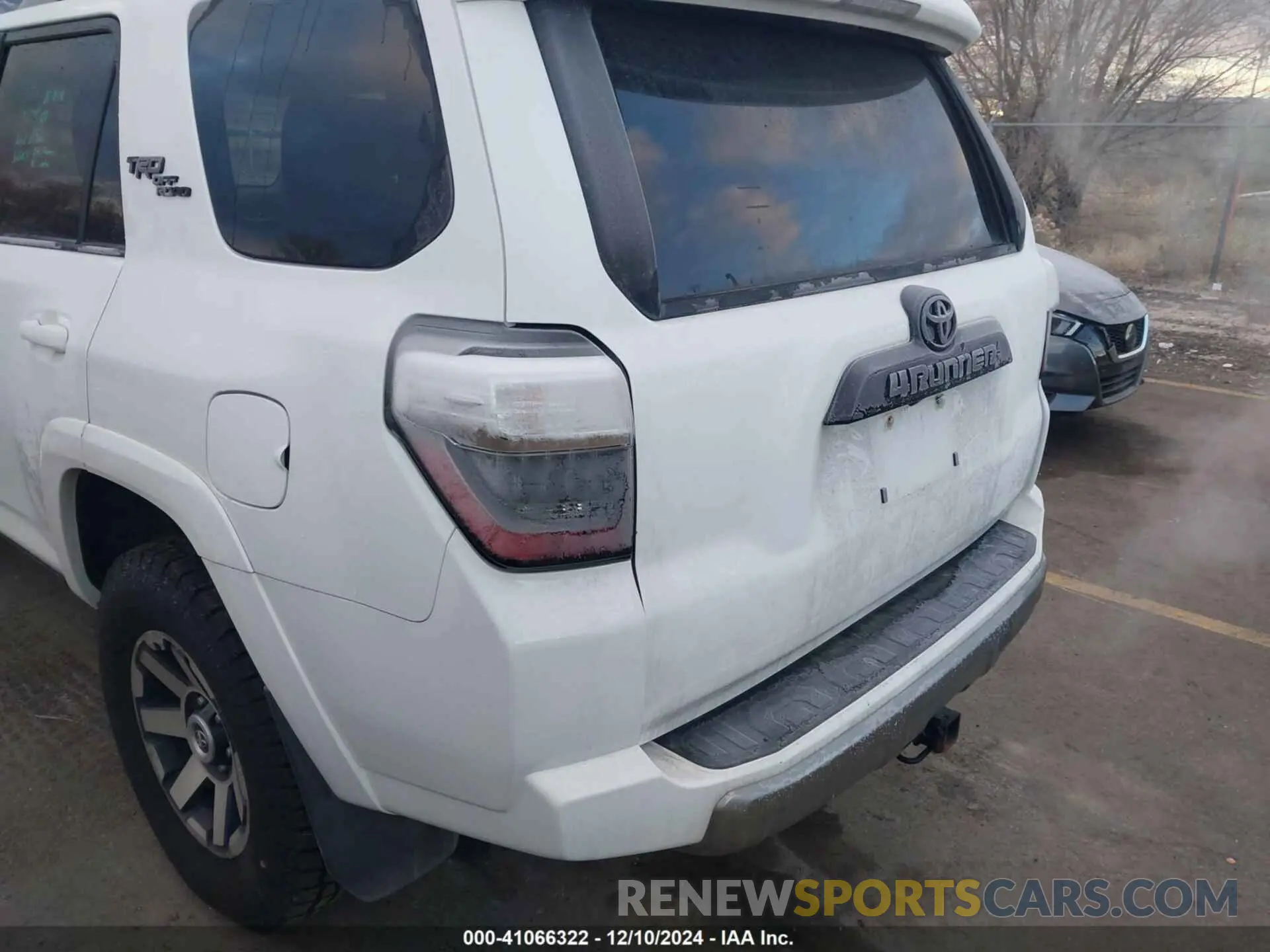 5 Photograph of a damaged car JTEPU5JR3M5918035 TOYOTA 4RUNNER 2021