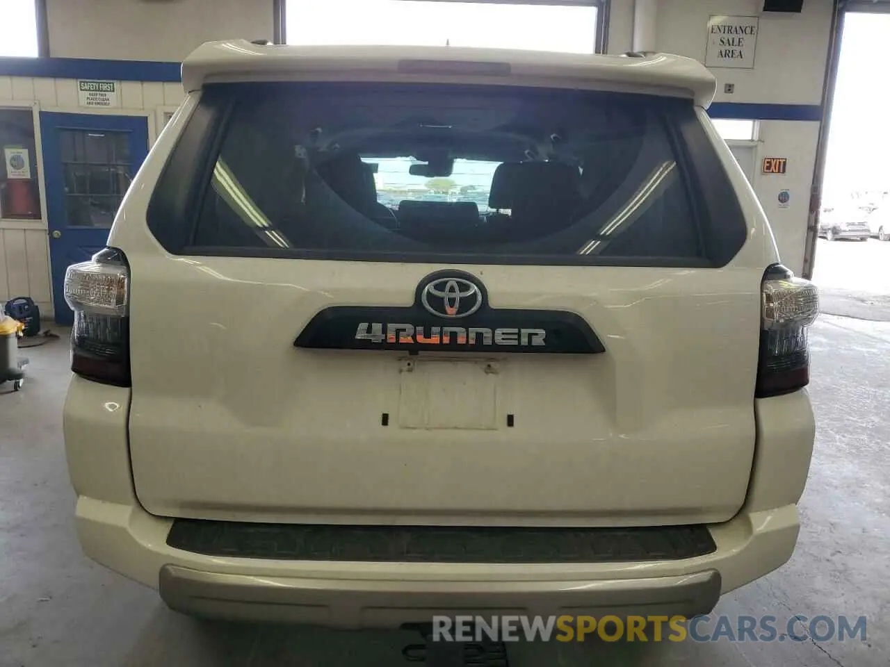 6 Photograph of a damaged car JTEPU5JR4M5867497 TOYOTA 4RUNNER 2021