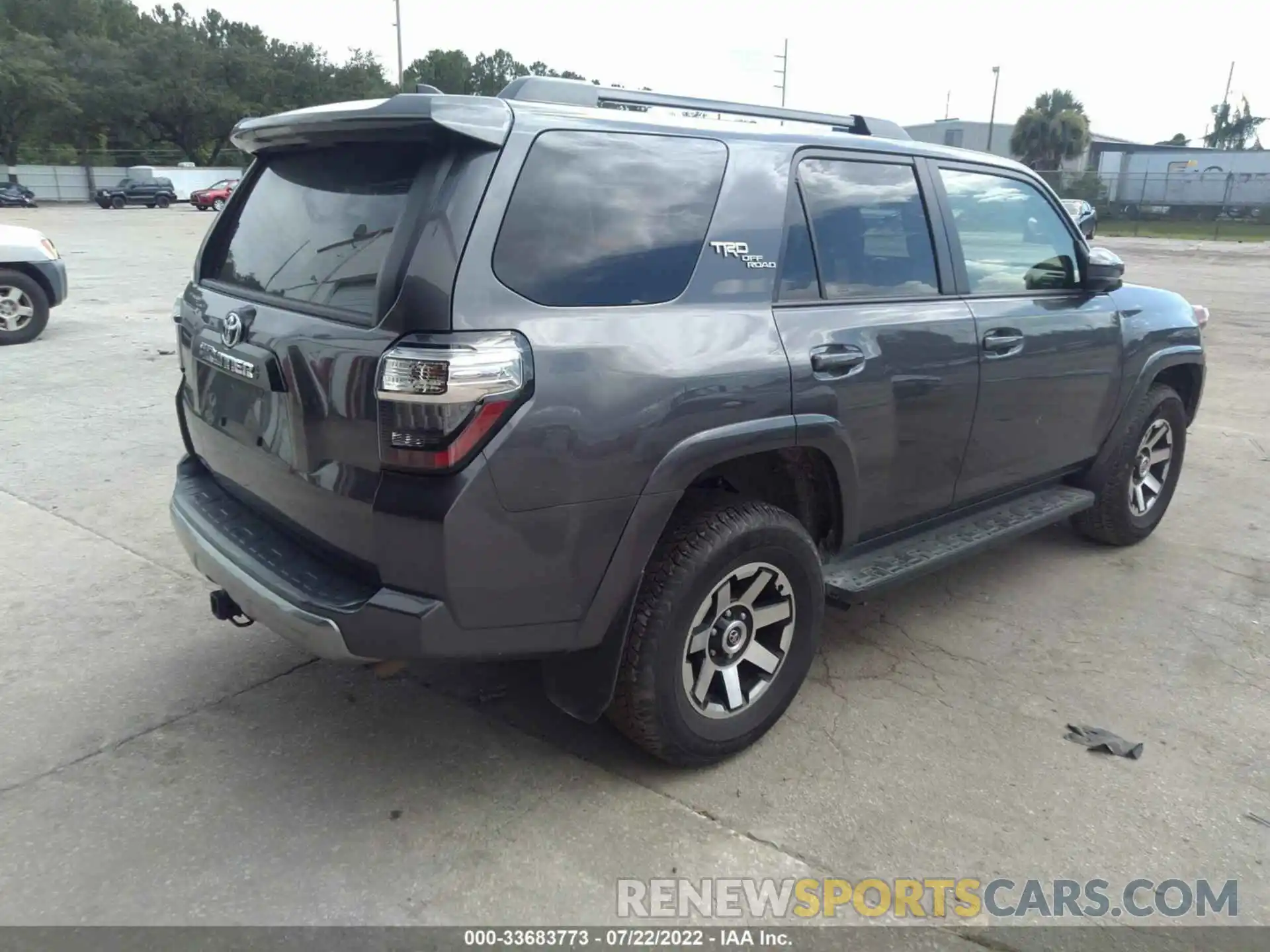 4 Photograph of a damaged car JTEPU5JR5M5923298 TOYOTA 4RUNNER 2021