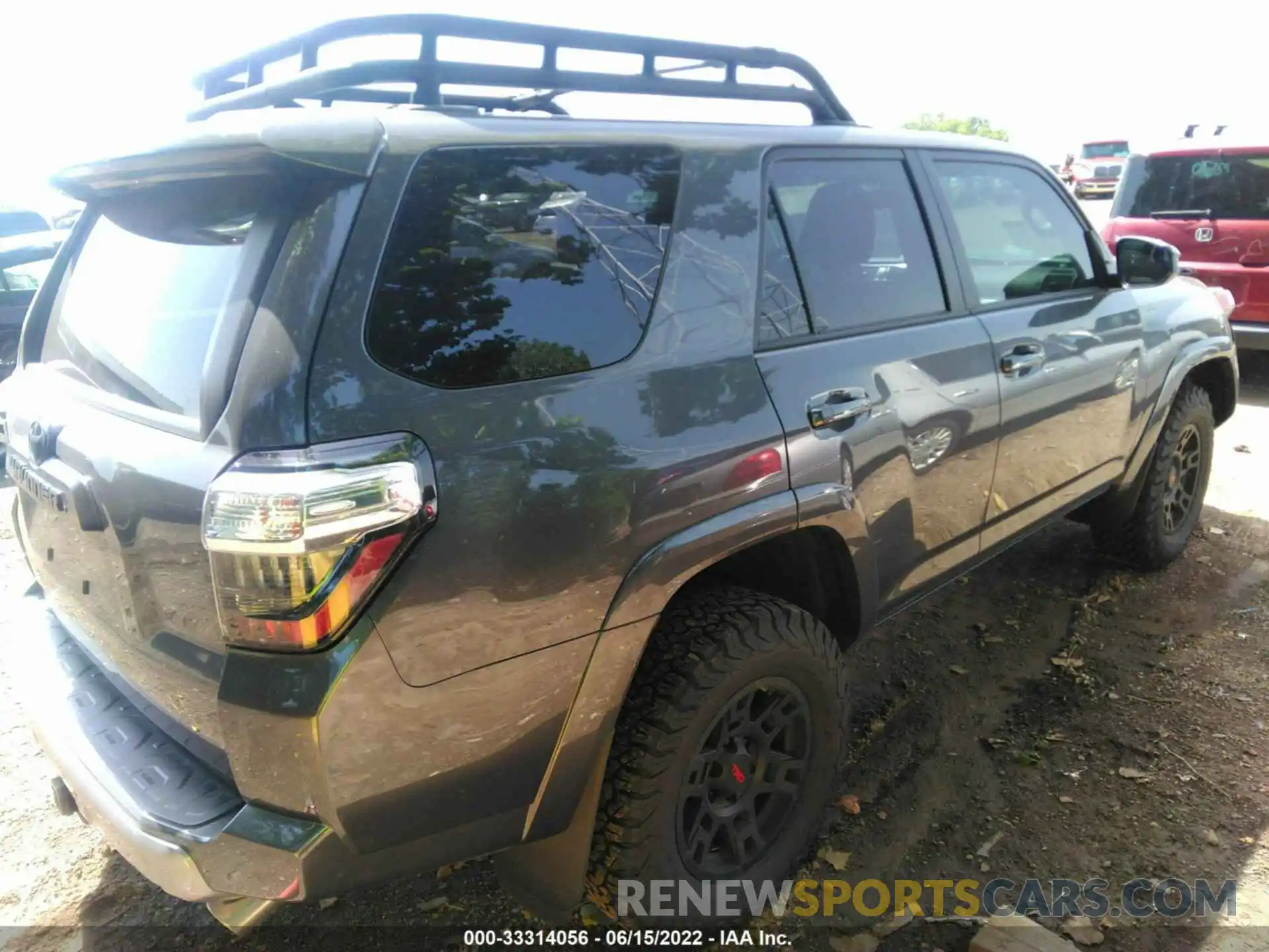 4 Photograph of a damaged car JTEPU5JR5M5939114 TOYOTA 4RUNNER 2021