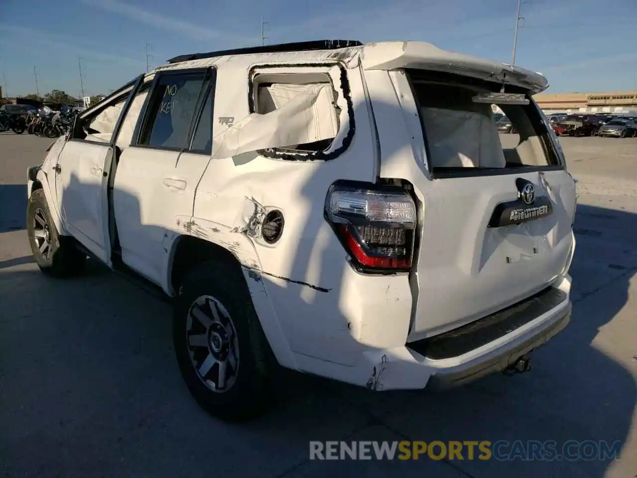 3 Photograph of a damaged car JTEPU5JR5M5943728 TOYOTA 4RUNNER 2021