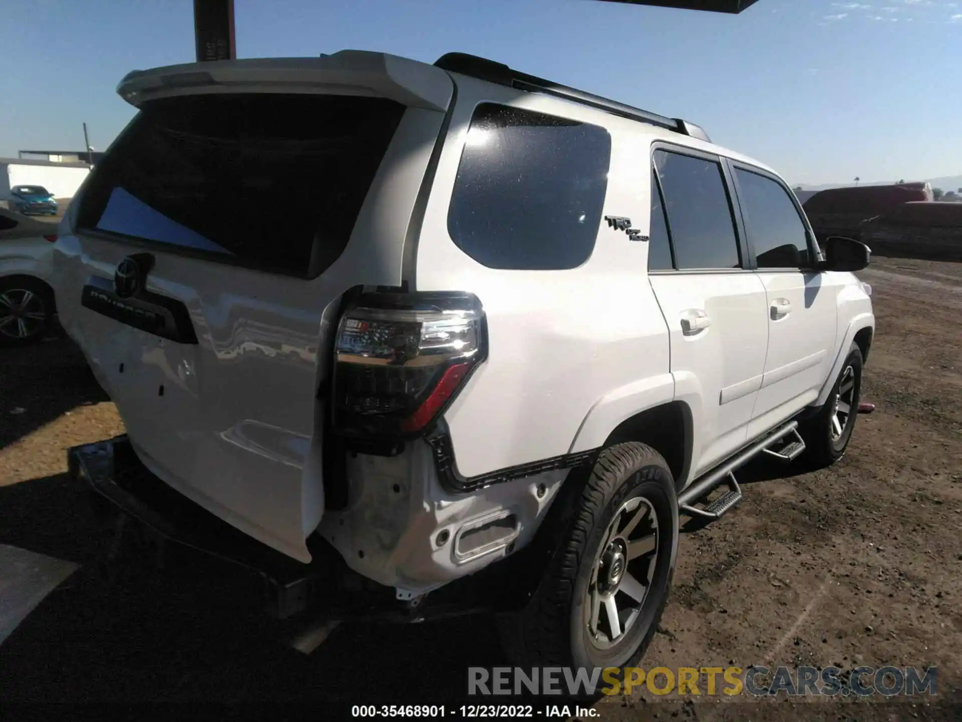 4 Photograph of a damaged car JTEPU5JR6M5865024 TOYOTA 4RUNNER 2021