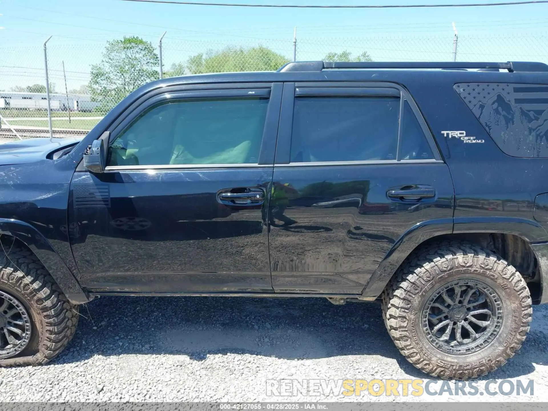 14 Photograph of a damaged car JTEPU5JR6M5915274 TOYOTA 4RUNNER 2021