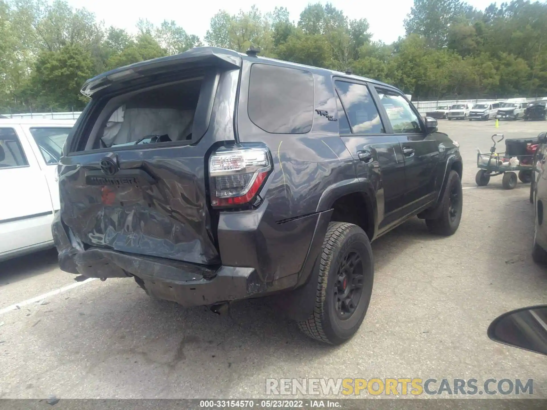 4 Photograph of a damaged car JTEPU5JR9M5911509 TOYOTA 4RUNNER 2021