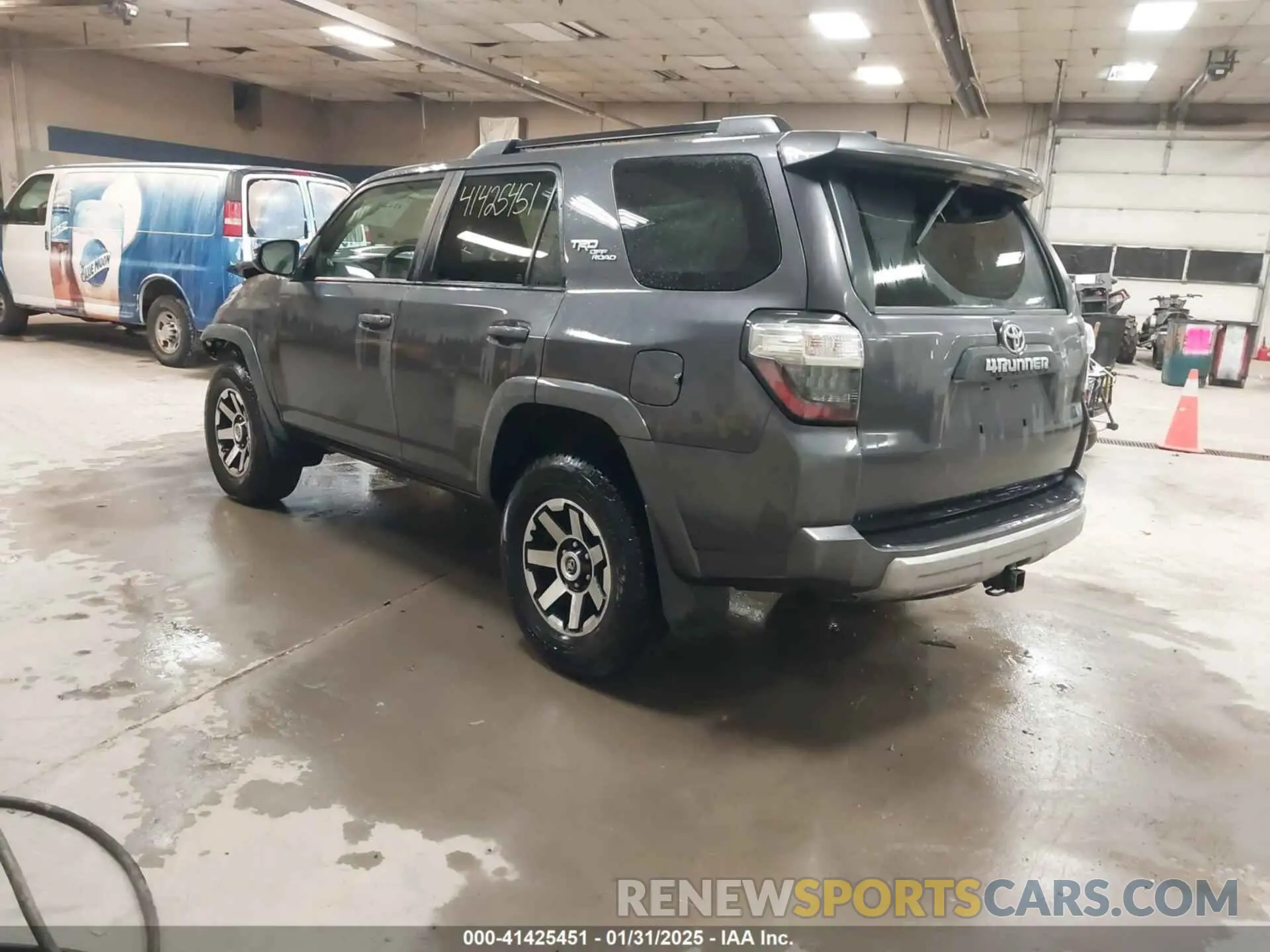 3 Photograph of a damaged car JTERU5JR0M5908295 TOYOTA 4RUNNER 2021