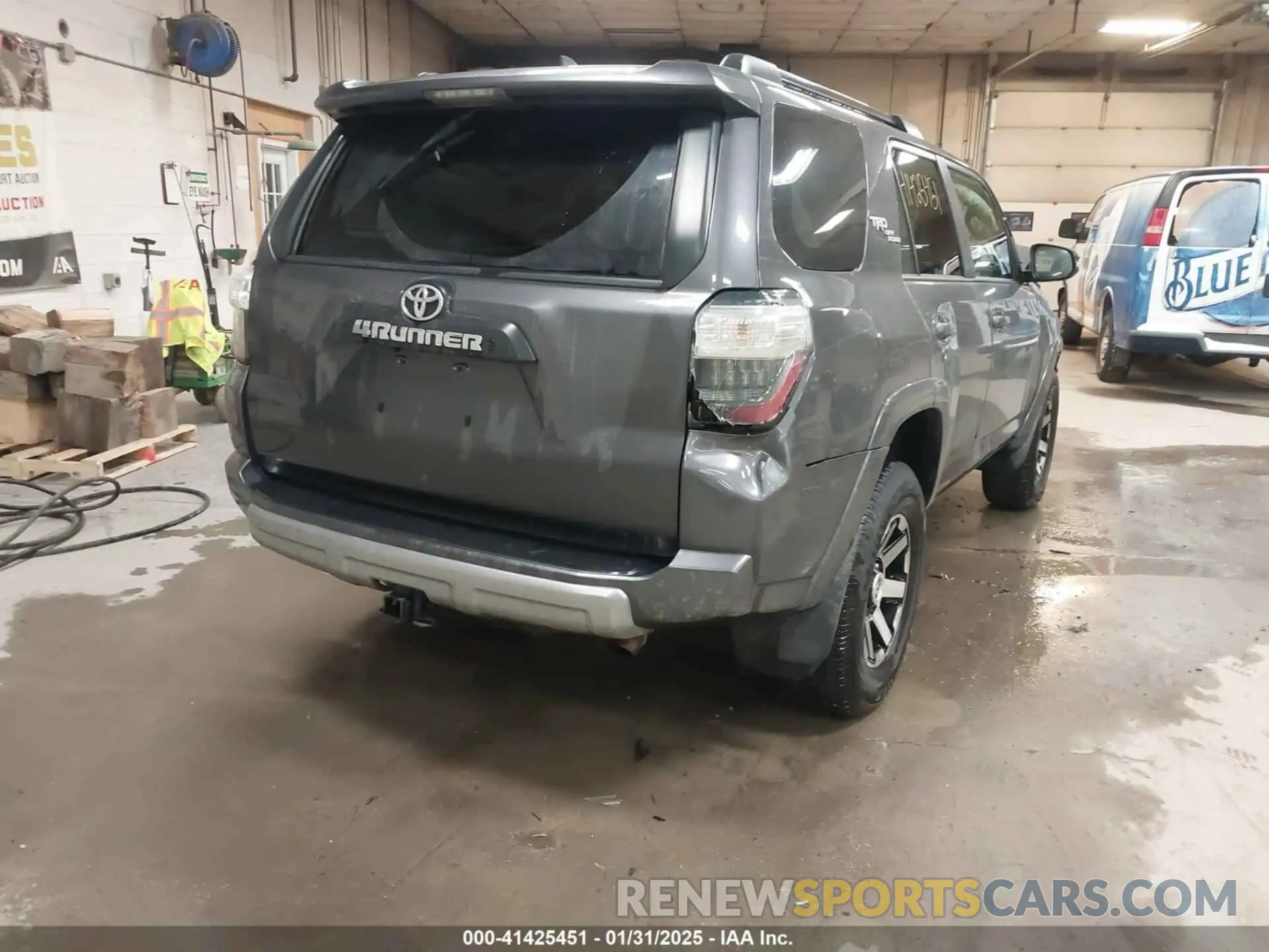 4 Photograph of a damaged car JTERU5JR0M5908295 TOYOTA 4RUNNER 2021