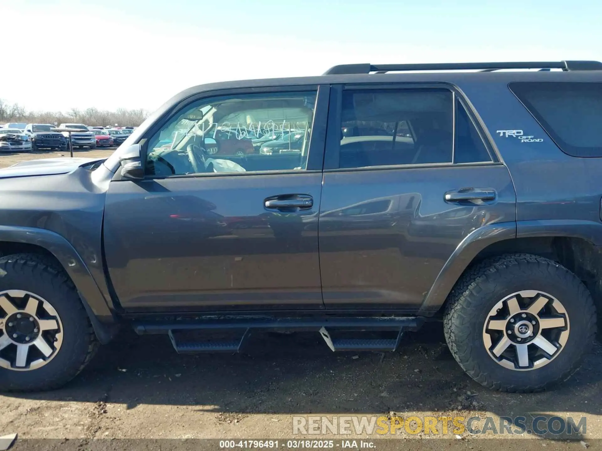 14 Photograph of a damaged car JTERU5JR0M5912797 TOYOTA 4RUNNER 2021