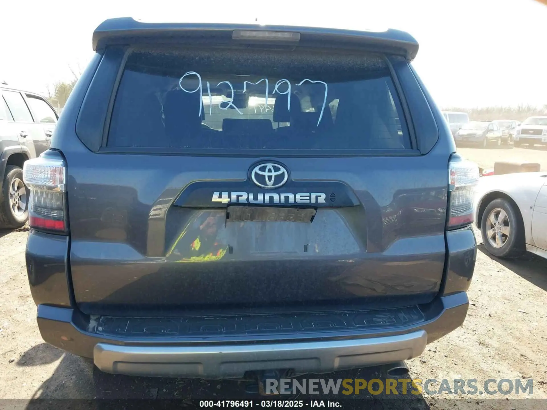 16 Photograph of a damaged car JTERU5JR0M5912797 TOYOTA 4RUNNER 2021