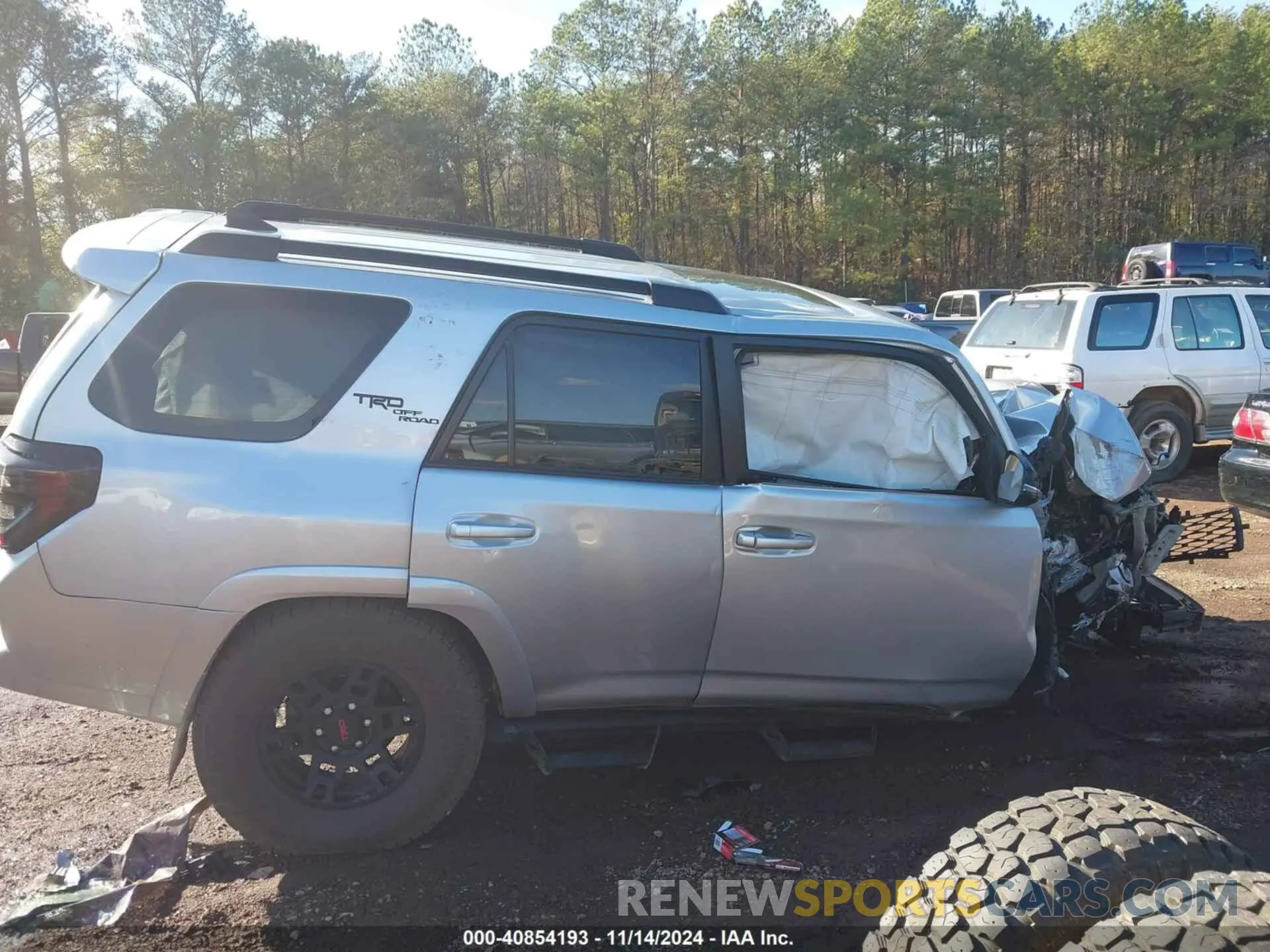 13 Photograph of a damaged car JTERU5JR0M5919622 TOYOTA 4RUNNER 2021