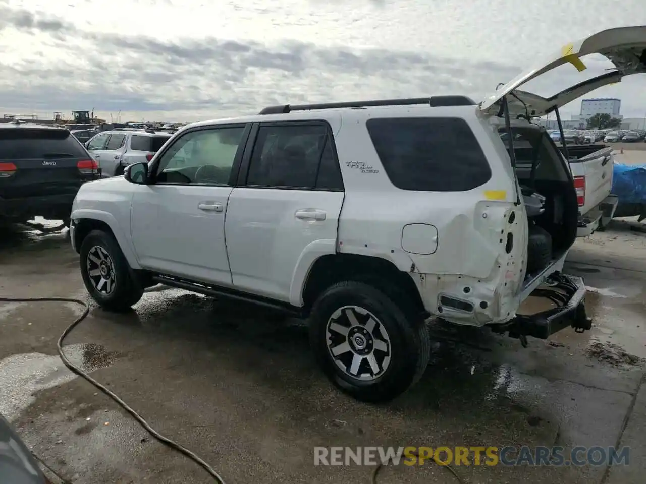 2 Photograph of a damaged car JTERU5JR1M5850701 TOYOTA 4RUNNER 2021