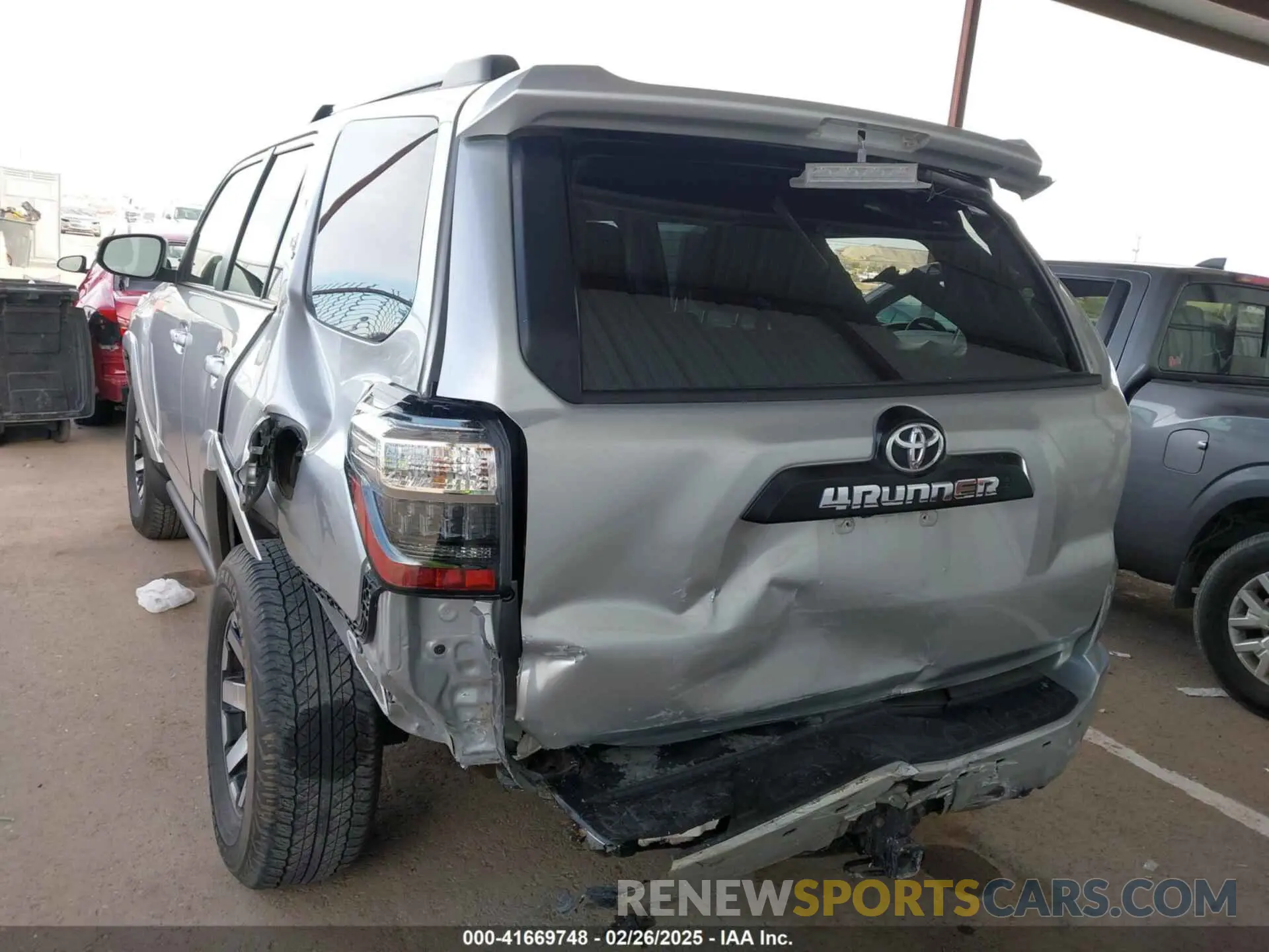 16 Photograph of a damaged car JTERU5JR1M5872195 TOYOTA 4RUNNER 2021