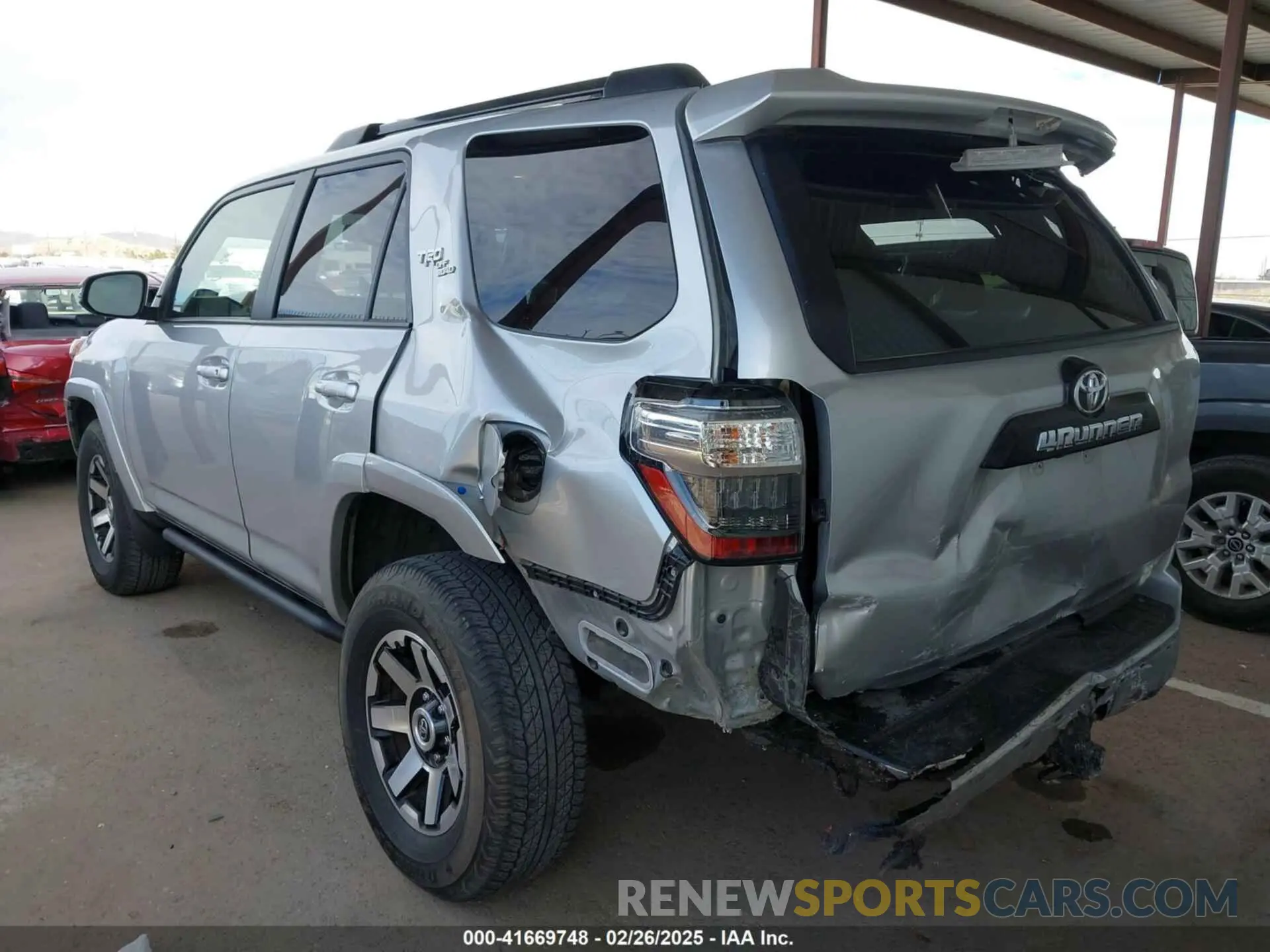 6 Photograph of a damaged car JTERU5JR1M5872195 TOYOTA 4RUNNER 2021