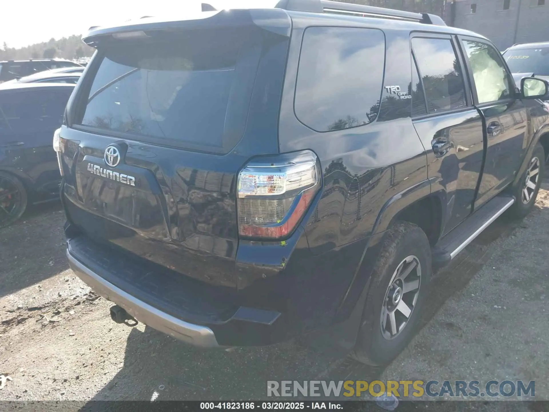 4 Photograph of a damaged car JTERU5JR1M5970644 TOYOTA 4RUNNER 2021