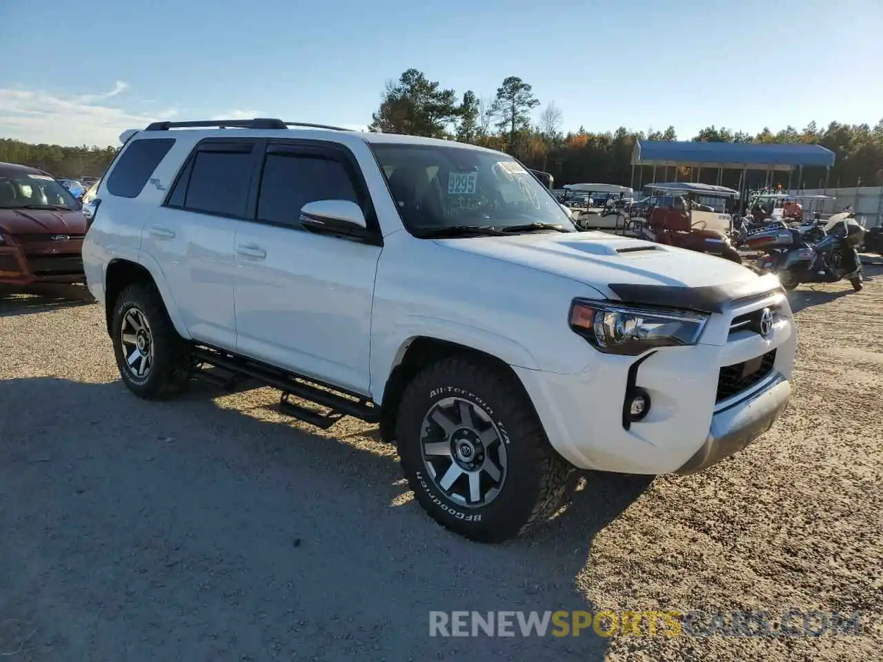 4 Photograph of a damaged car JTERU5JR2M5876417 TOYOTA 4RUNNER 2021