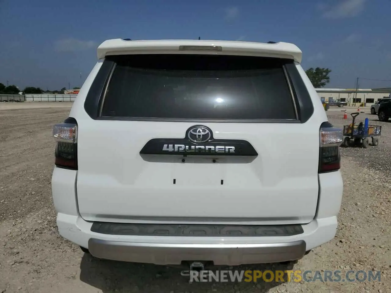 6 Photograph of a damaged car JTERU5JR2M5886820 TOYOTA 4RUNNER 2021