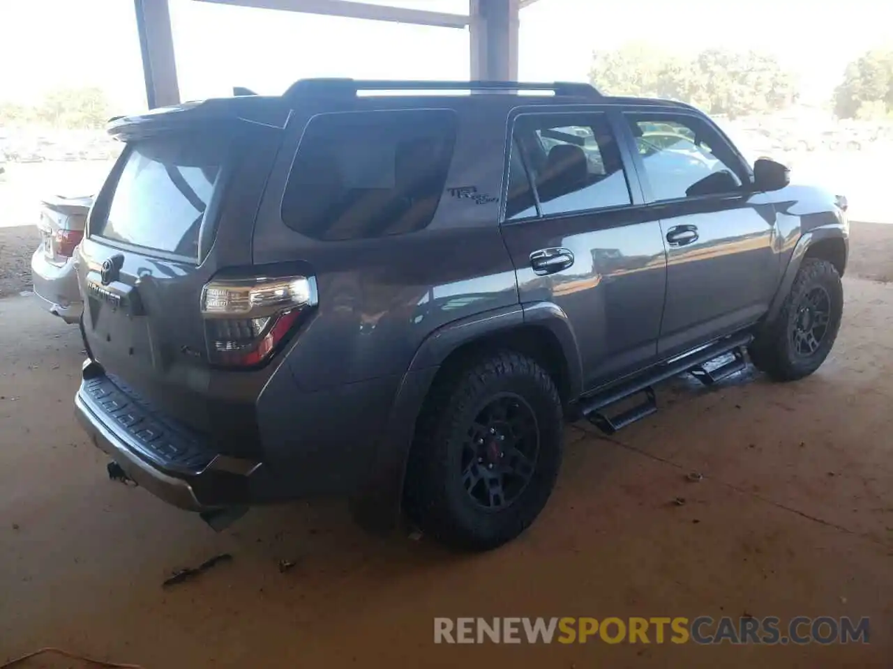 4 Photograph of a damaged car JTERU5JR2M5922280 TOYOTA 4RUNNER 2021