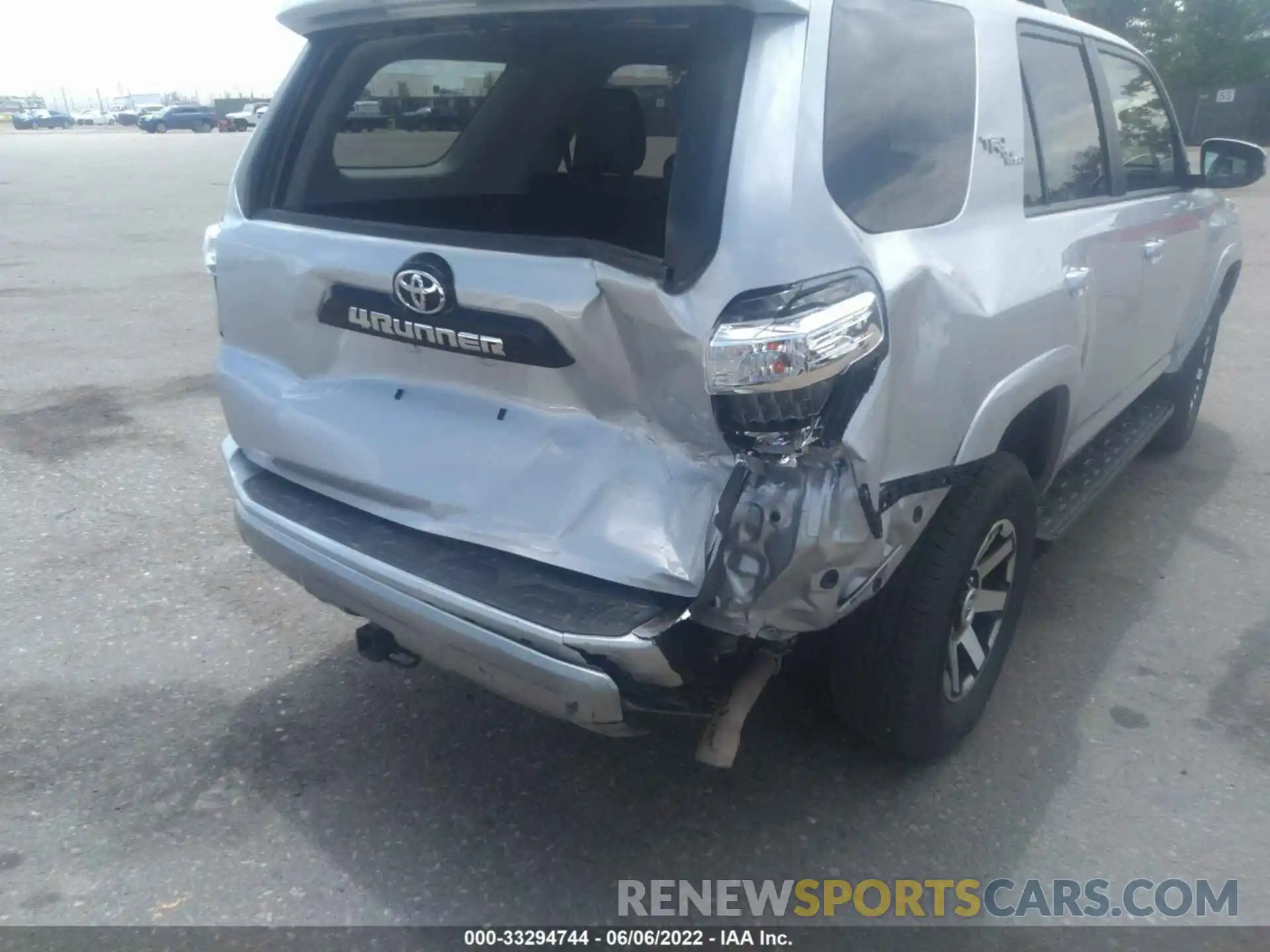 6 Photograph of a damaged car JTERU5JR2M5933974 TOYOTA 4RUNNER 2021